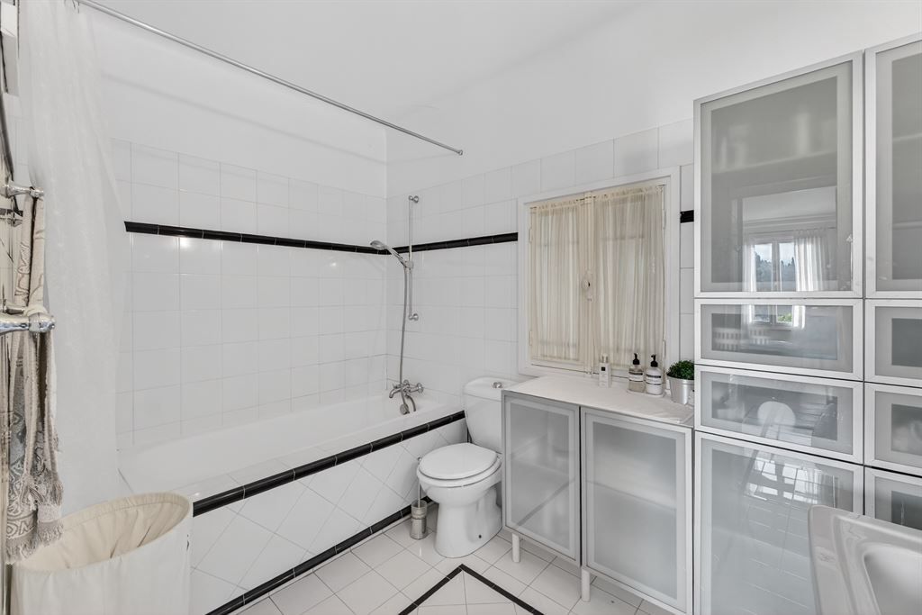 luxury villa 6 Rooms for sale on BIOT (06410)