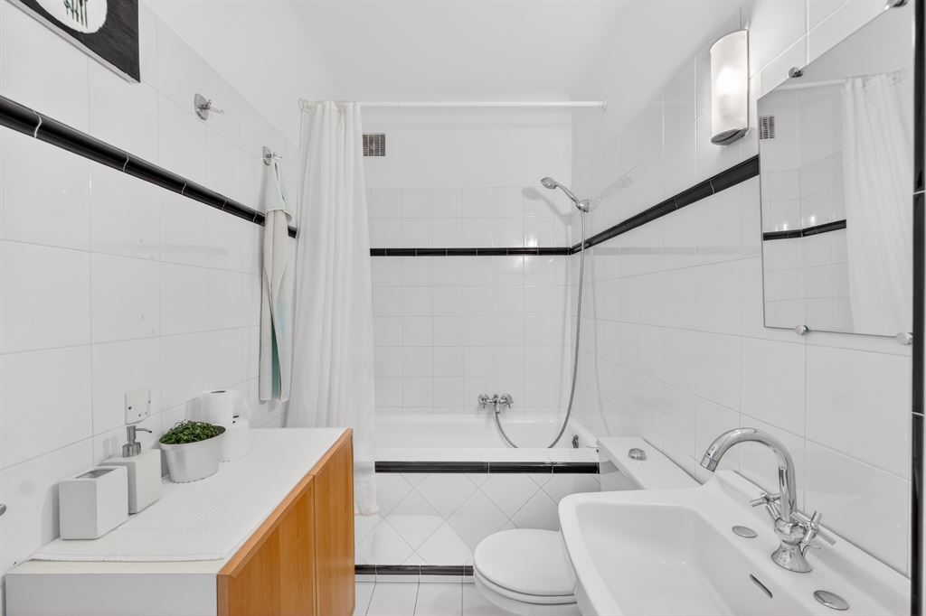 luxury villa 6 Rooms for sale on BIOT (06410)