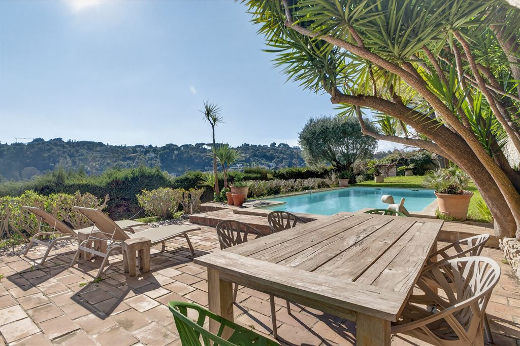 luxury villa 6 Rooms for sale on BIOT (06410)