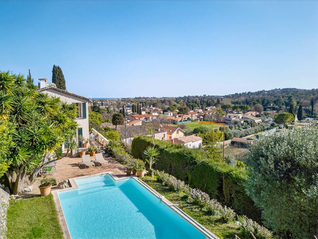 luxury villa 6 Rooms for sale on BIOT (06410)