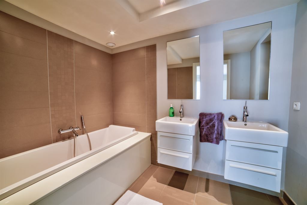 luxury villa 16 Rooms for sale on MOUANS SARTOUX (06370)