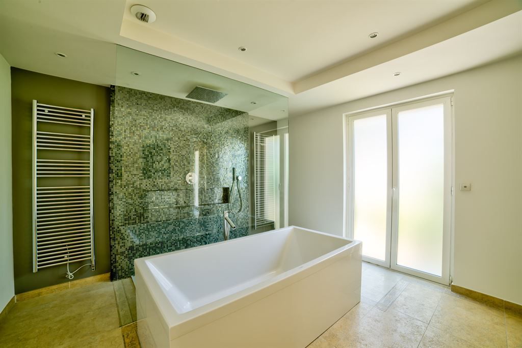 luxury villa 16 Rooms for sale on MOUANS SARTOUX (06370)