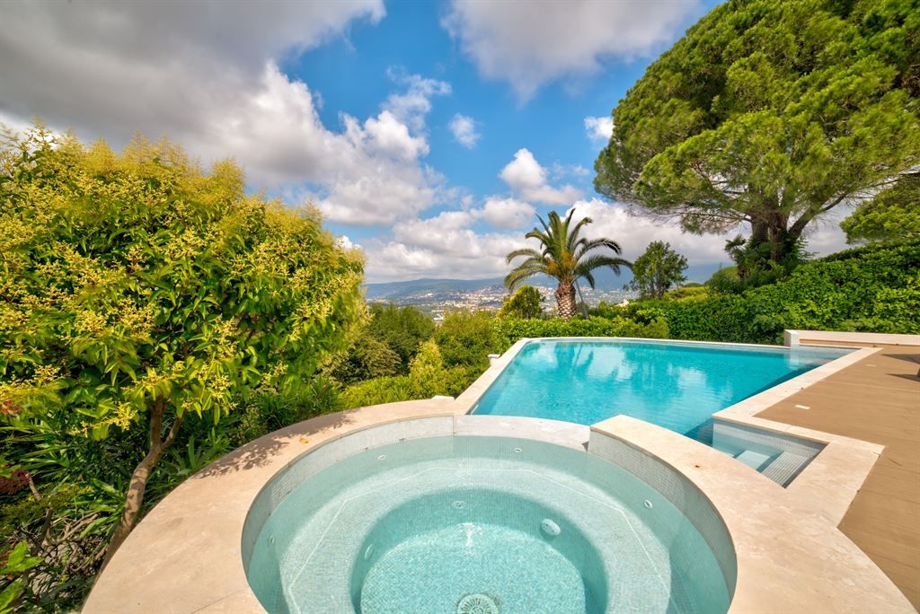 luxury villa 16 Rooms for sale on MOUANS SARTOUX (06370)