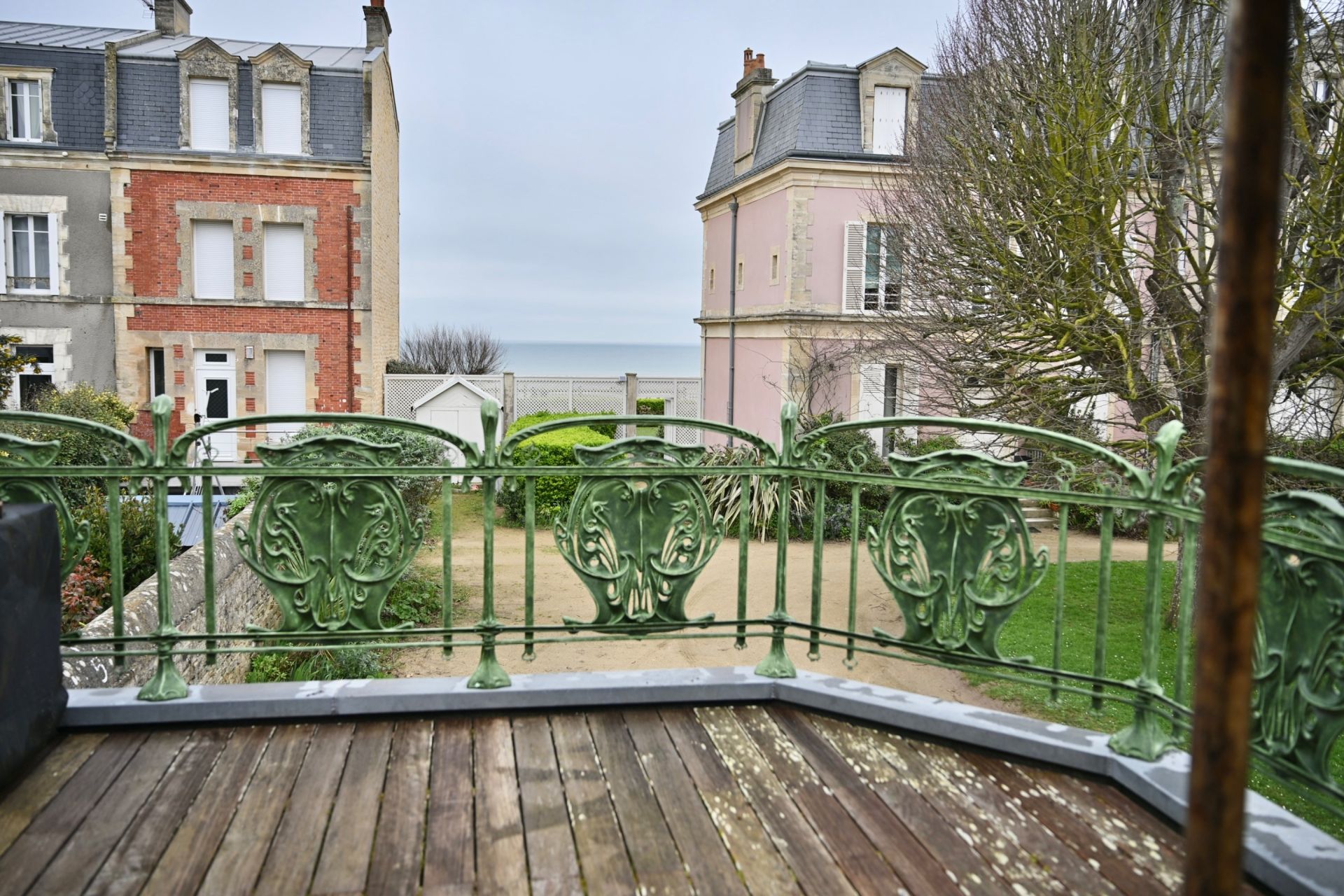 luxury house 5 Rooms for sale on ST AUBIN SUR MER (14750)