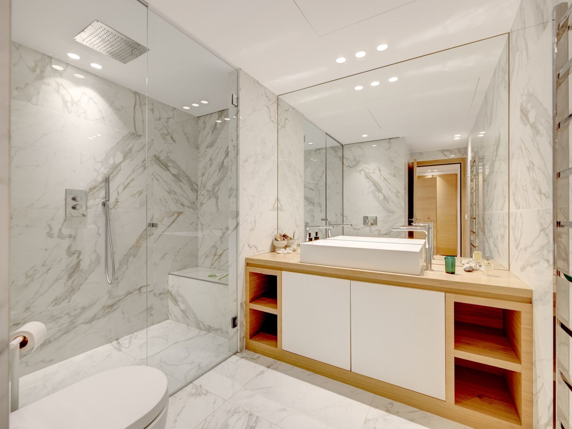 luxury apartment 8 Rooms for sale on CANNES (06400)