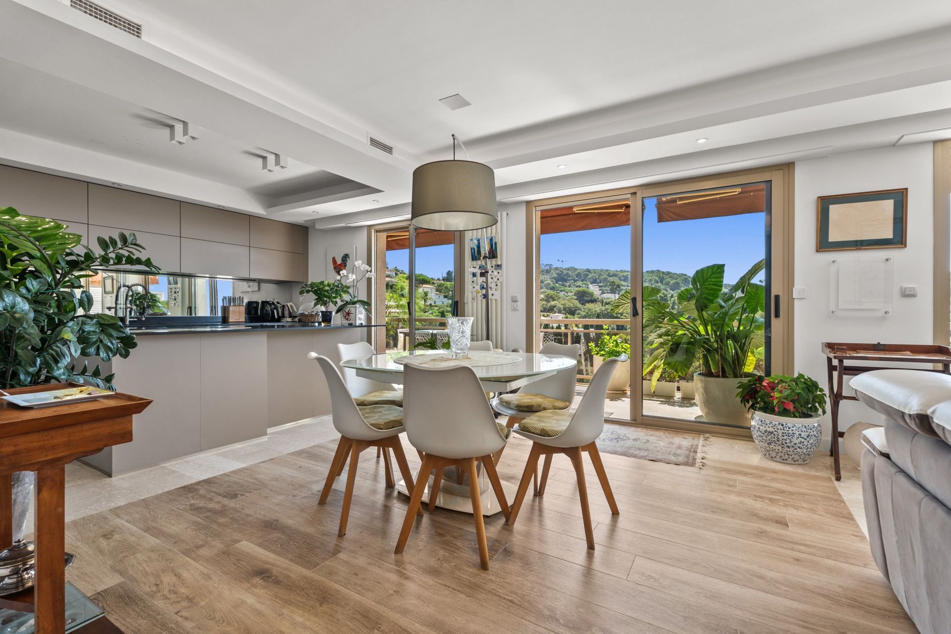 luxury apartment 3 Rooms for sale on LE CANNET (06110)