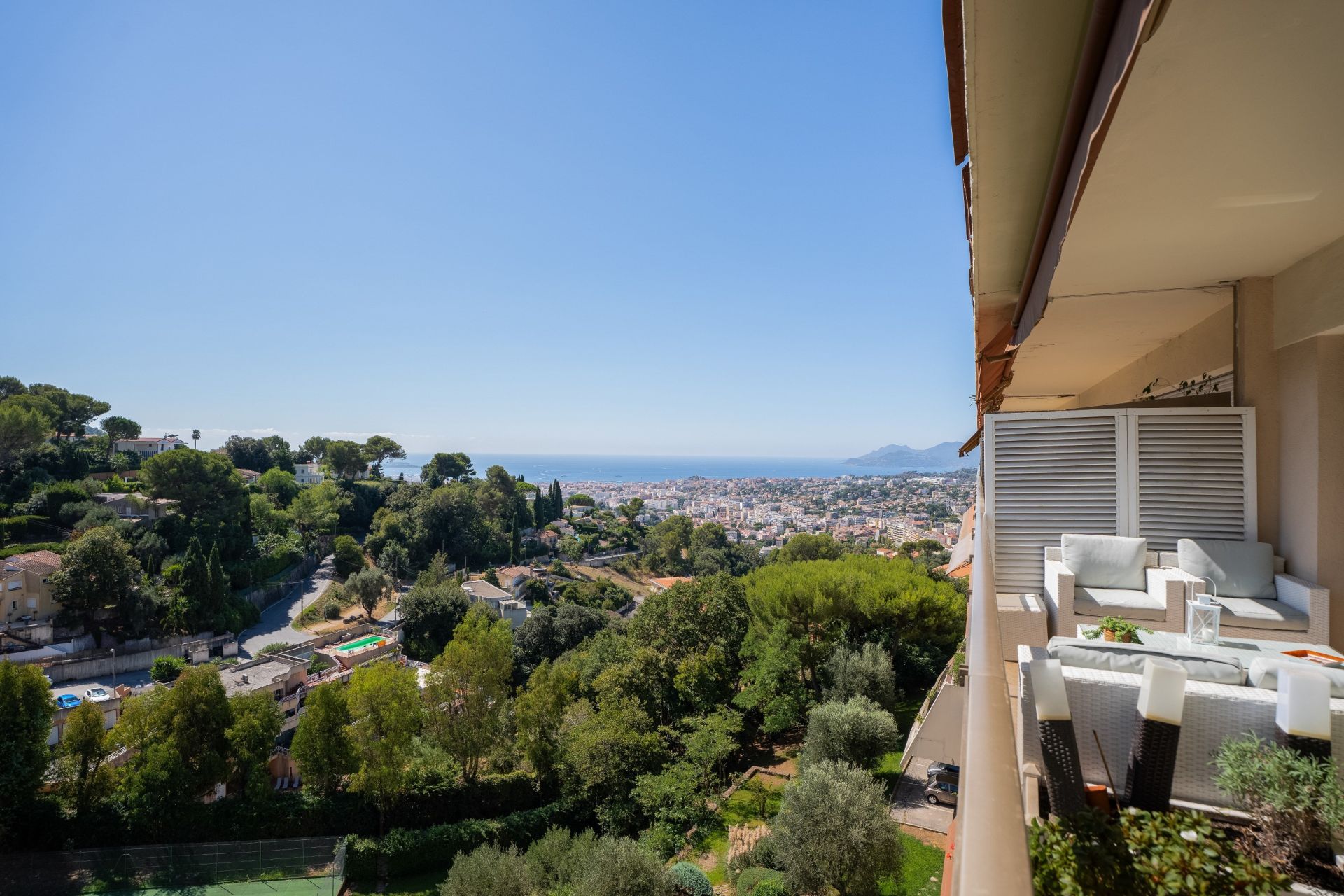 luxury apartment 3 Rooms for sale on LE CANNET (06110)