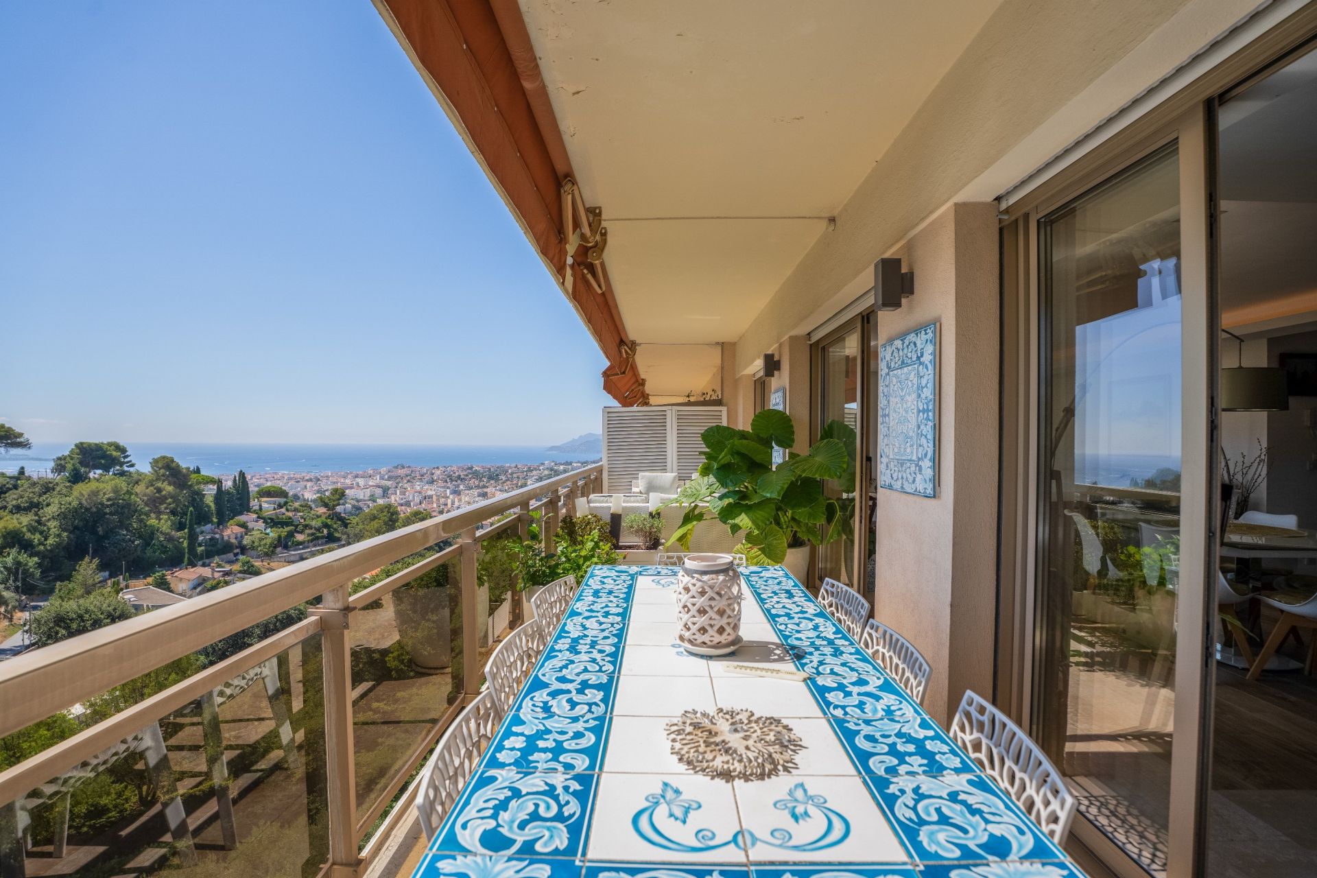 luxury apartment 3 Rooms for sale on LE CANNET (06110)