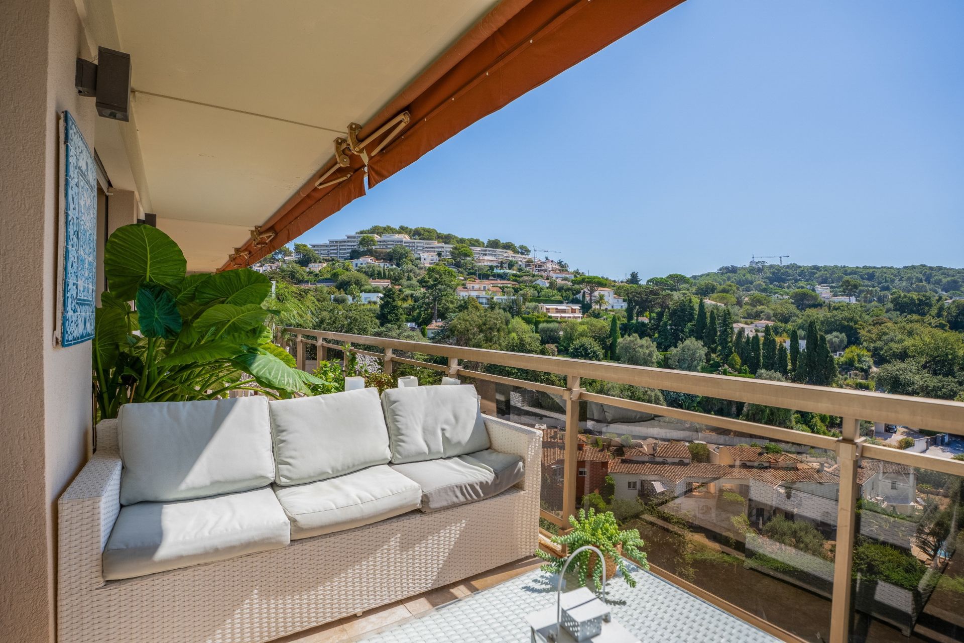 luxury apartment 3 Rooms for sale on LE CANNET (06110)