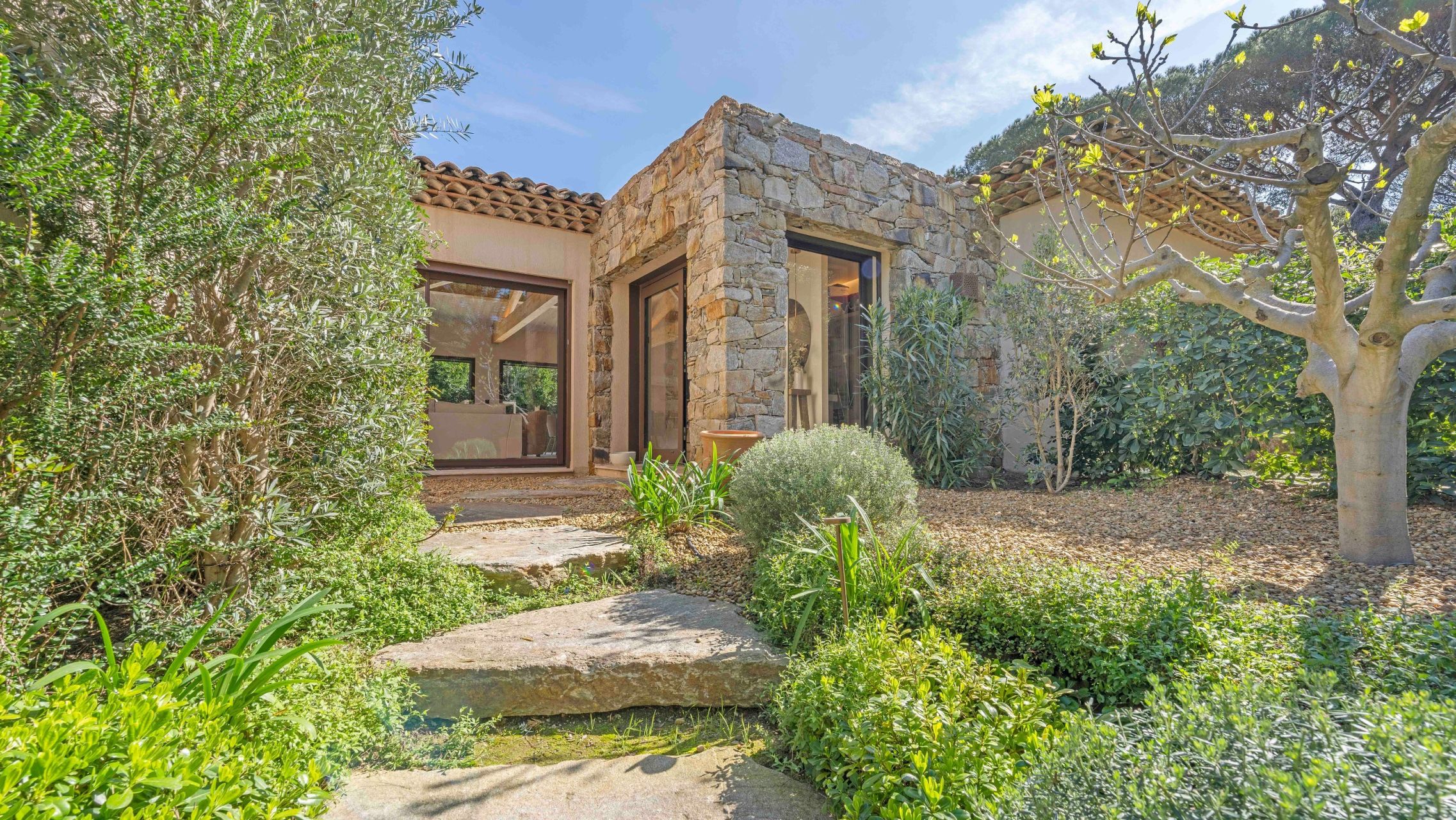 maison contemporaine 9 Pièces en vente sur RAMATUELLE (83350)