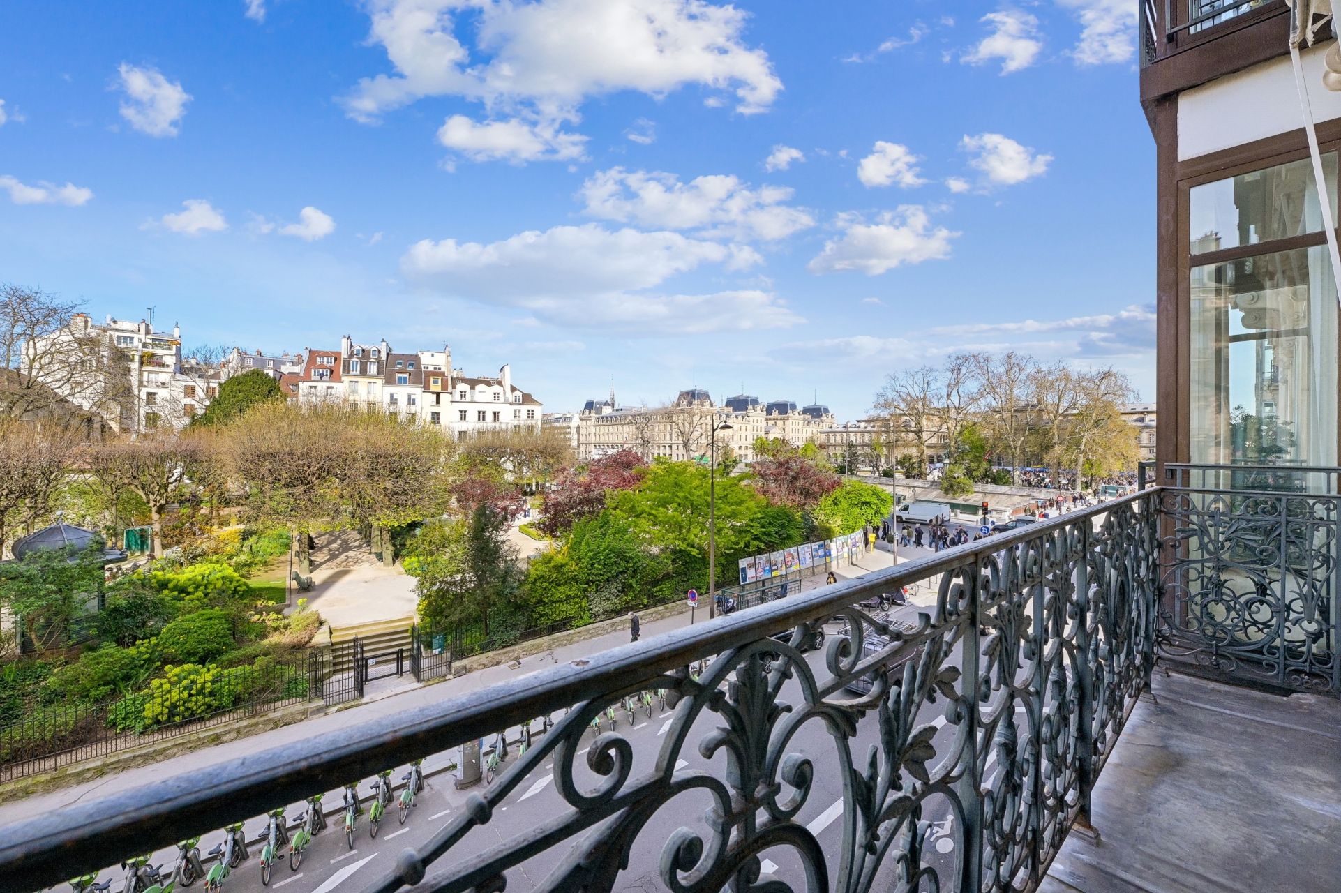 luxury apartment 4 Rooms for sale on PARIS (75005)