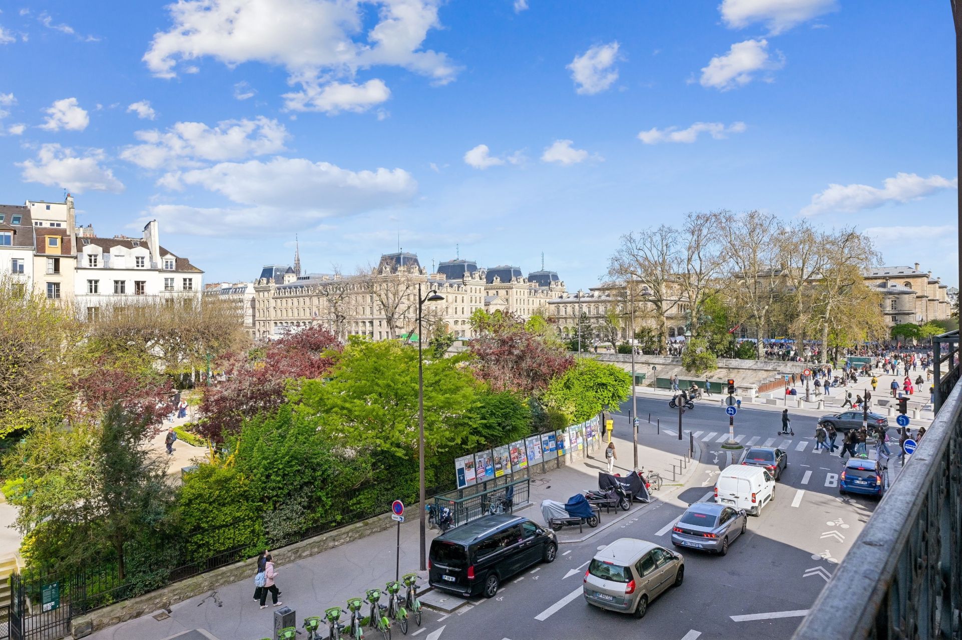 luxury apartment 4 Rooms for sale on PARIS (75005)