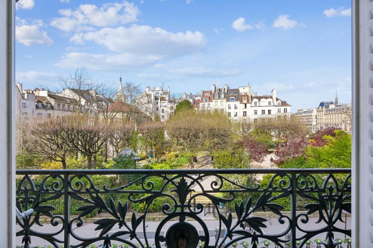 luxury apartment 4 Rooms for sale on PARIS (75005)