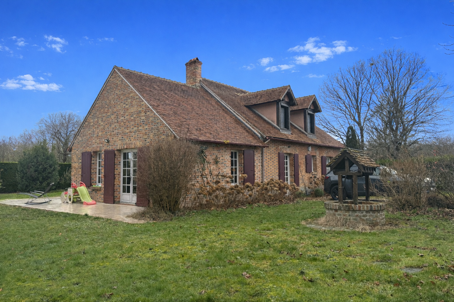 luxury house 5 Rooms for sale on CHAUMONT SUR THARONNE (41600)