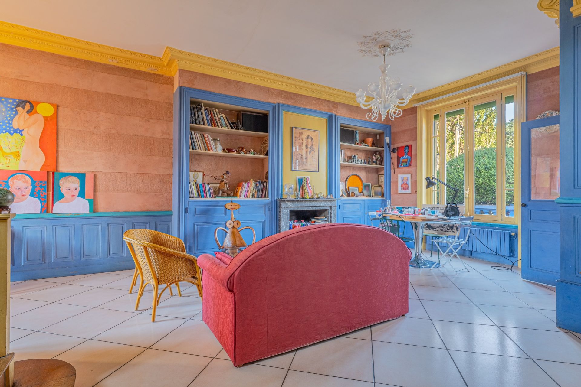 luxury house 8 Rooms for sale on LYON (69008)