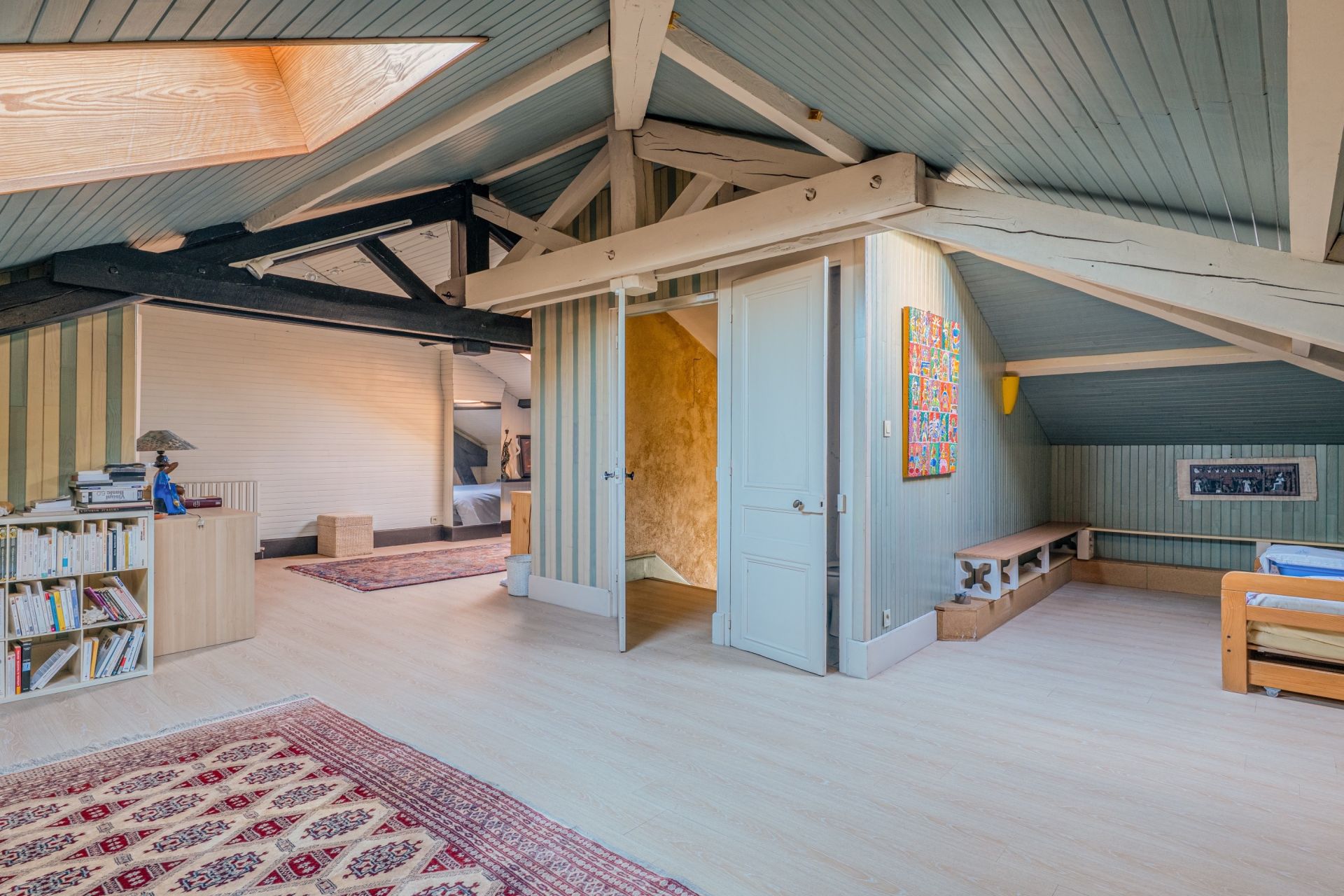 luxury house 8 Rooms for sale on LYON (69008)