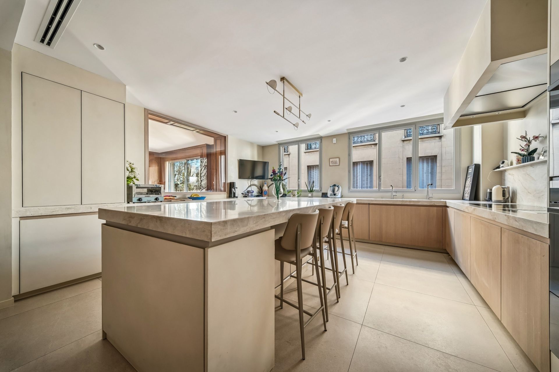 luxury apartment 7 Rooms for sale on PARIS (75016)