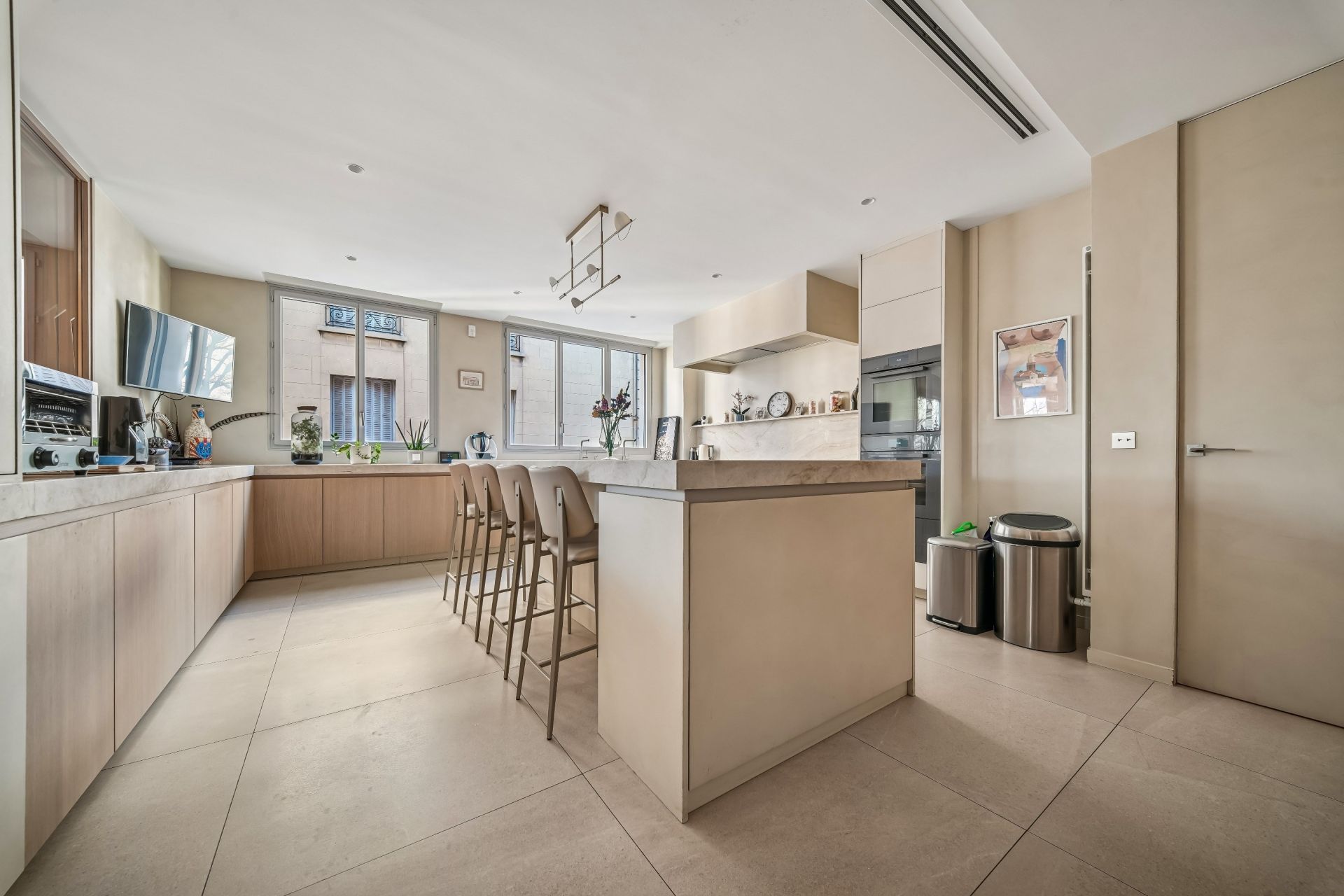 luxury apartment 7 Rooms for sale on PARIS (75016)