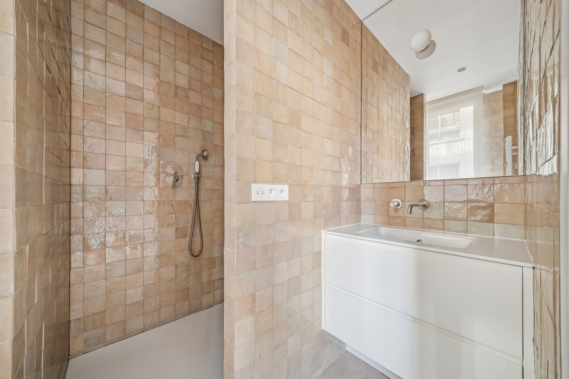 luxury apartment 7 Rooms for sale on PARIS (75016)