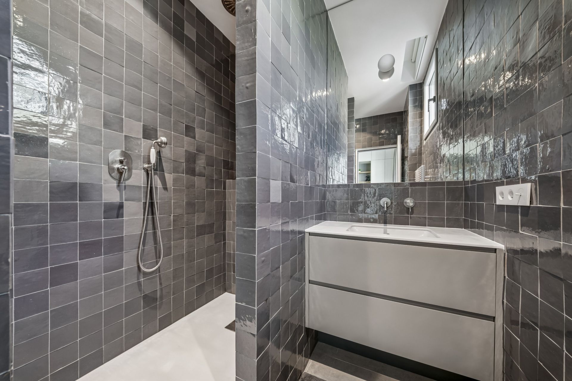 luxury apartment 7 Rooms for sale on PARIS (75016)