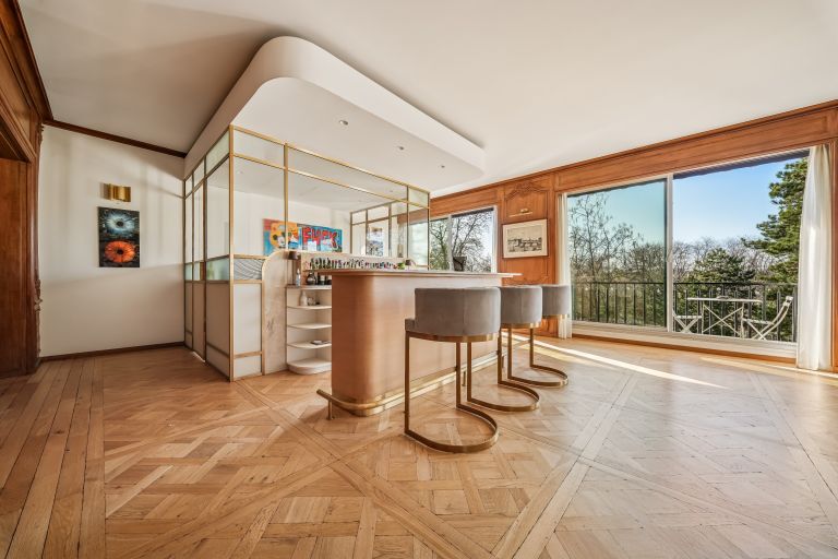 luxury apartment 7 Rooms for sale on PARIS (75016)