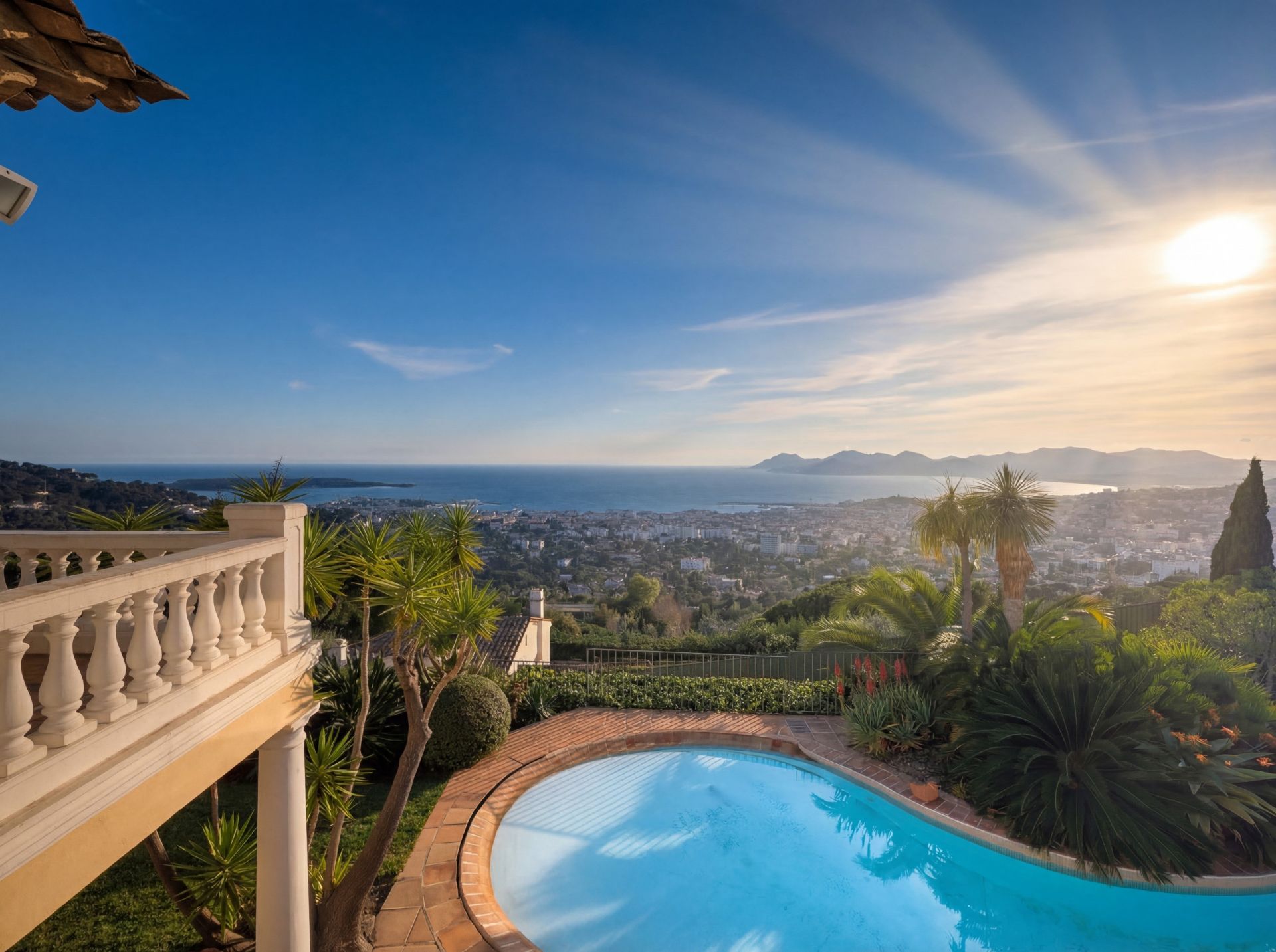 luxury provencale house 5 Rooms for sale on CANNES (06400)