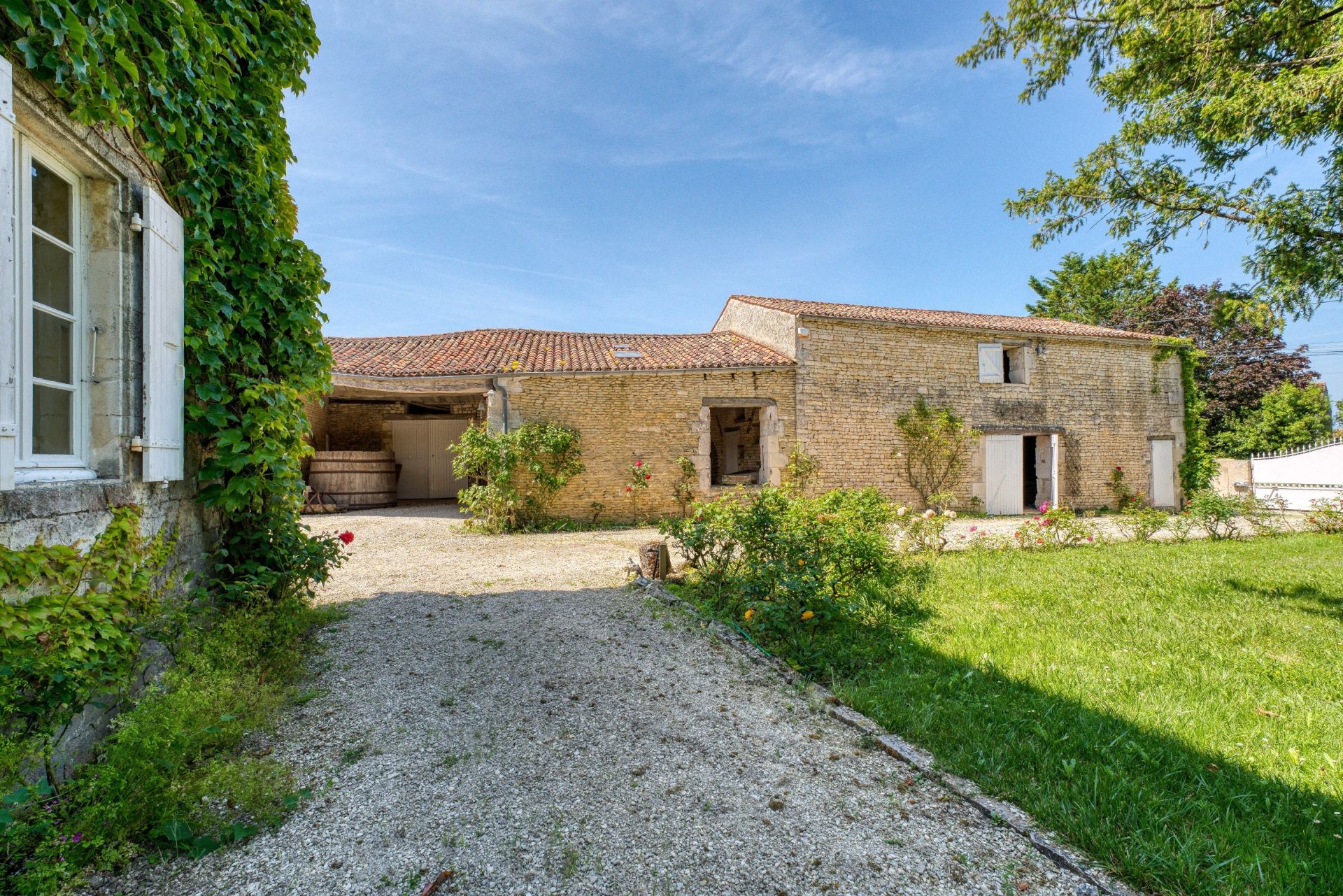 maison bourgeoise 8 Pièces en vente sur THAIRE (17290)