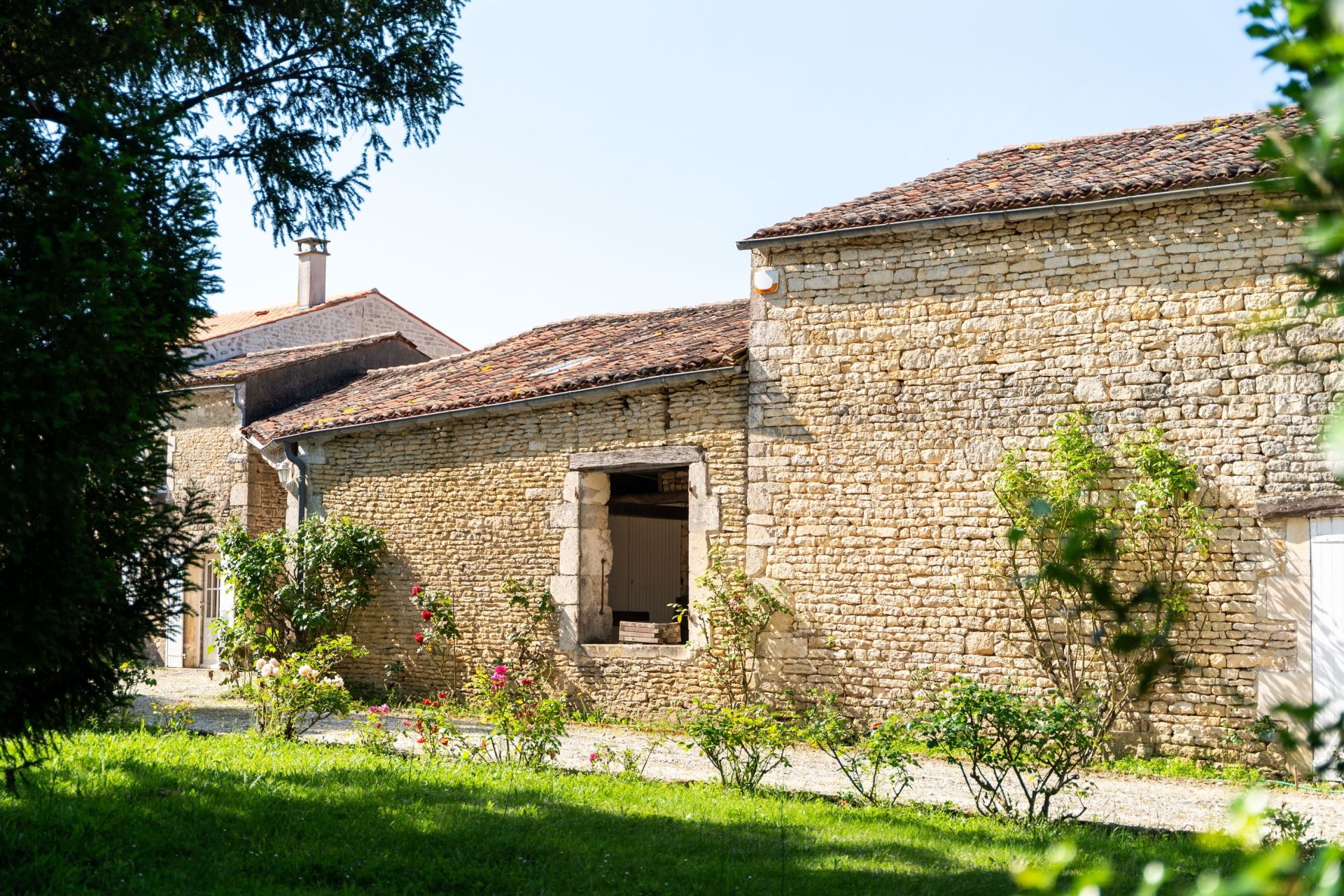 maison bourgeoise 8 Pièces en vente sur THAIRE (17290)