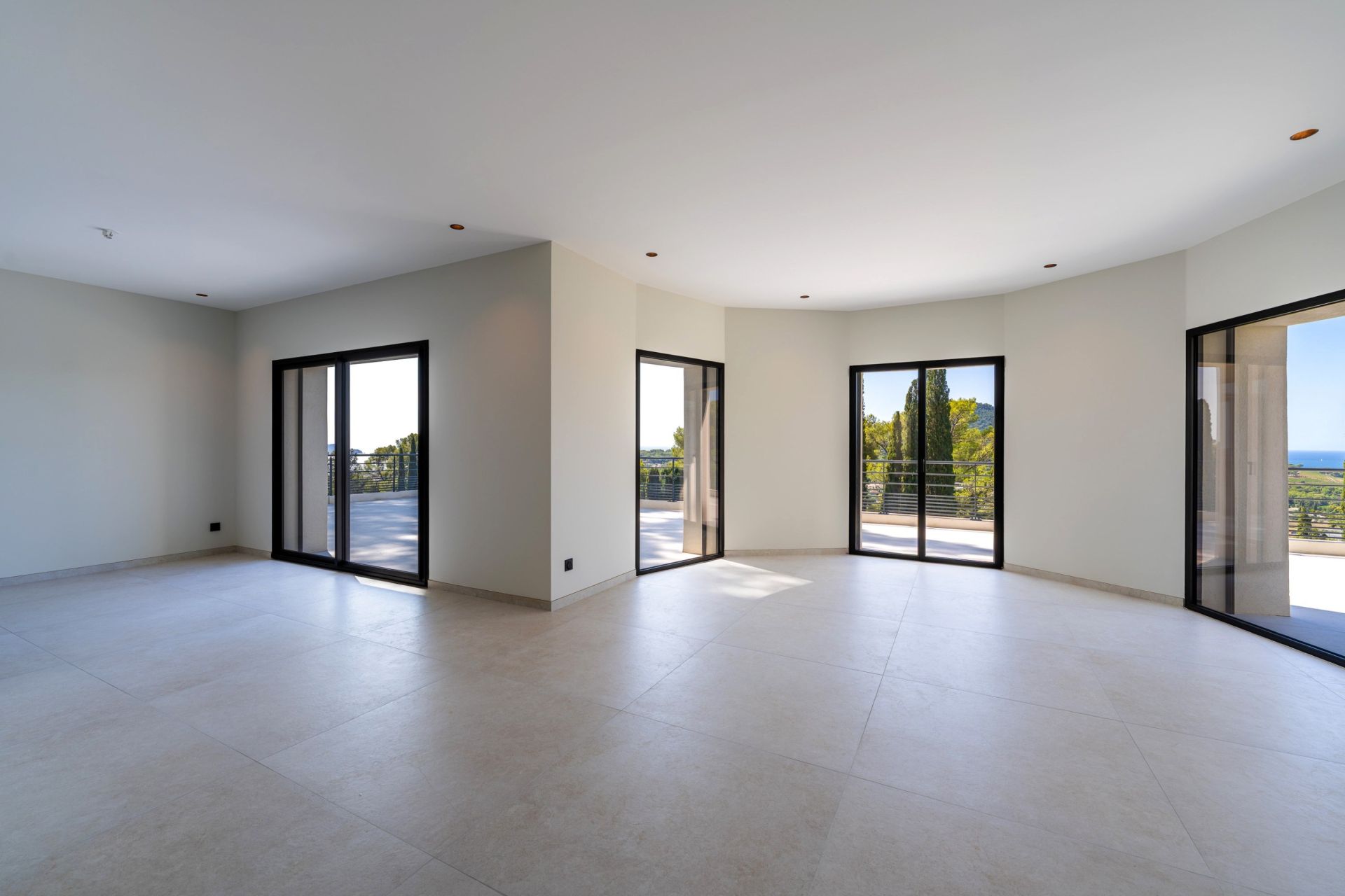 maison de luxe 6 Pièces en vente sur CARQUEIRANNE (83320)