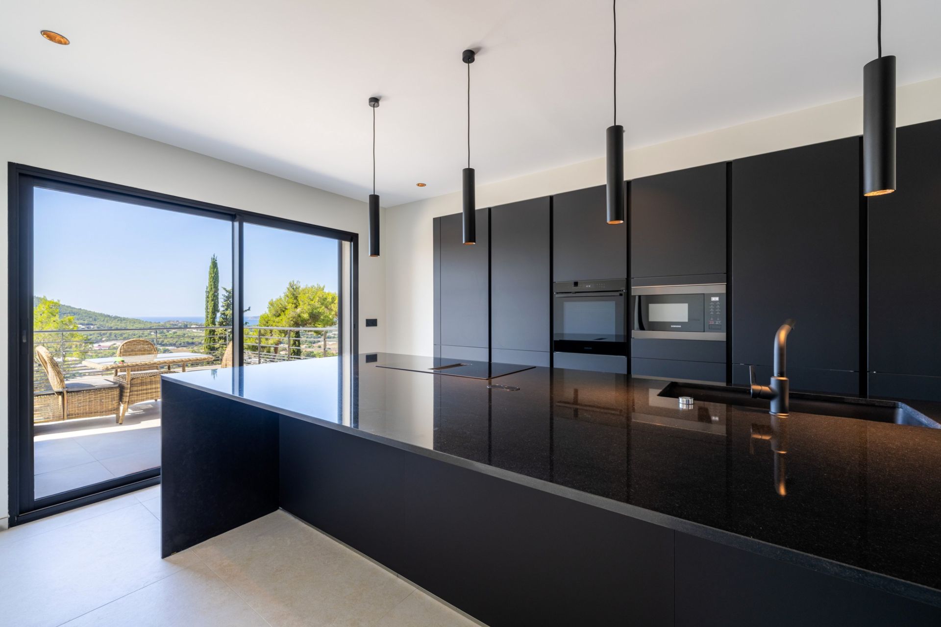 maison de luxe 6 Pièces en vente sur CARQUEIRANNE (83320)