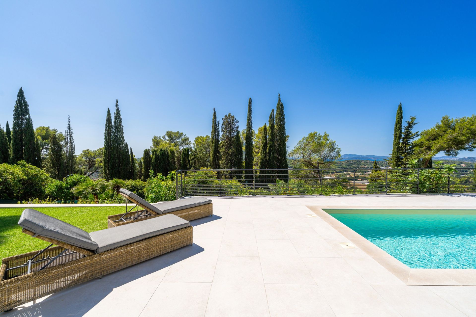 maison de luxe 6 Pièces en vente sur CARQUEIRANNE (83320)