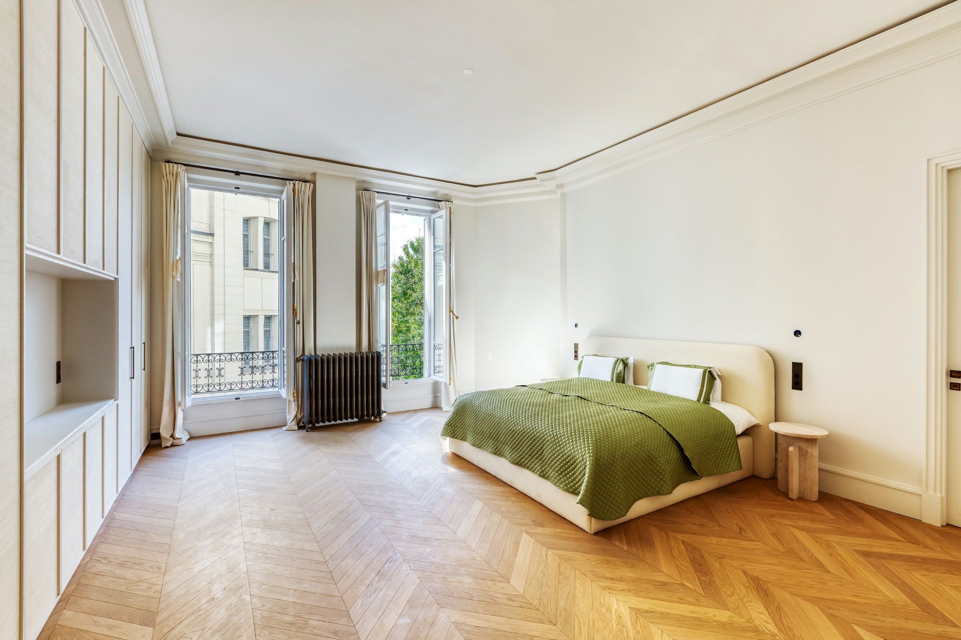 luxury apartment 5 Rooms for sale on PARIS (75016)