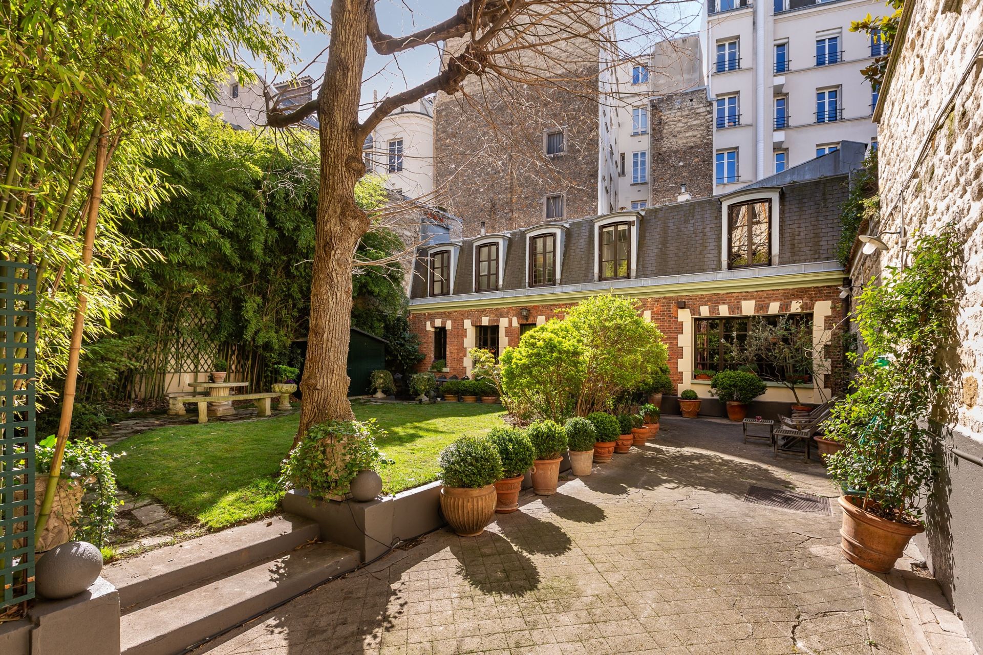 mansion (hôtel particulier) 7 Rooms for sale on PARIS (75116)