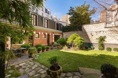 Sale Mansion (hôtel particulier) Paris 16 7&nbsp;Rooms 245&nbsp;m²