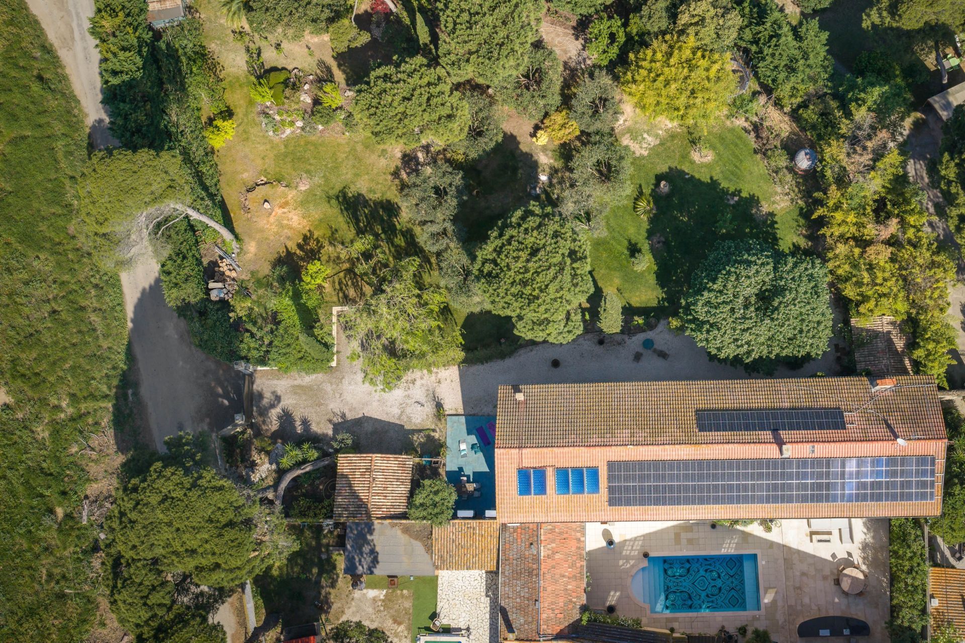 luxury house 6 Rooms for sale on BEZIERS (34500)