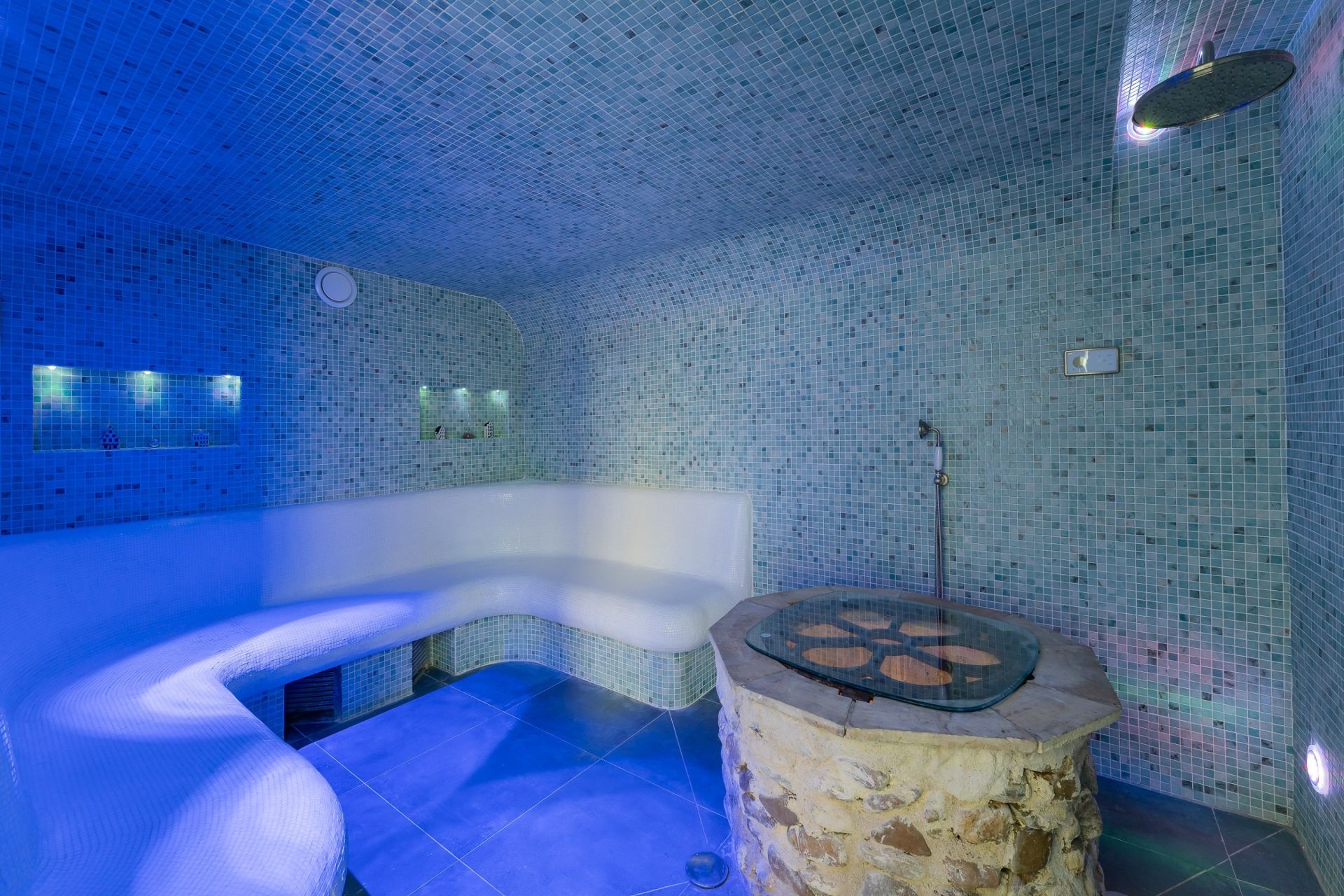 luxury house 6 Rooms for sale on BEZIERS (34500)