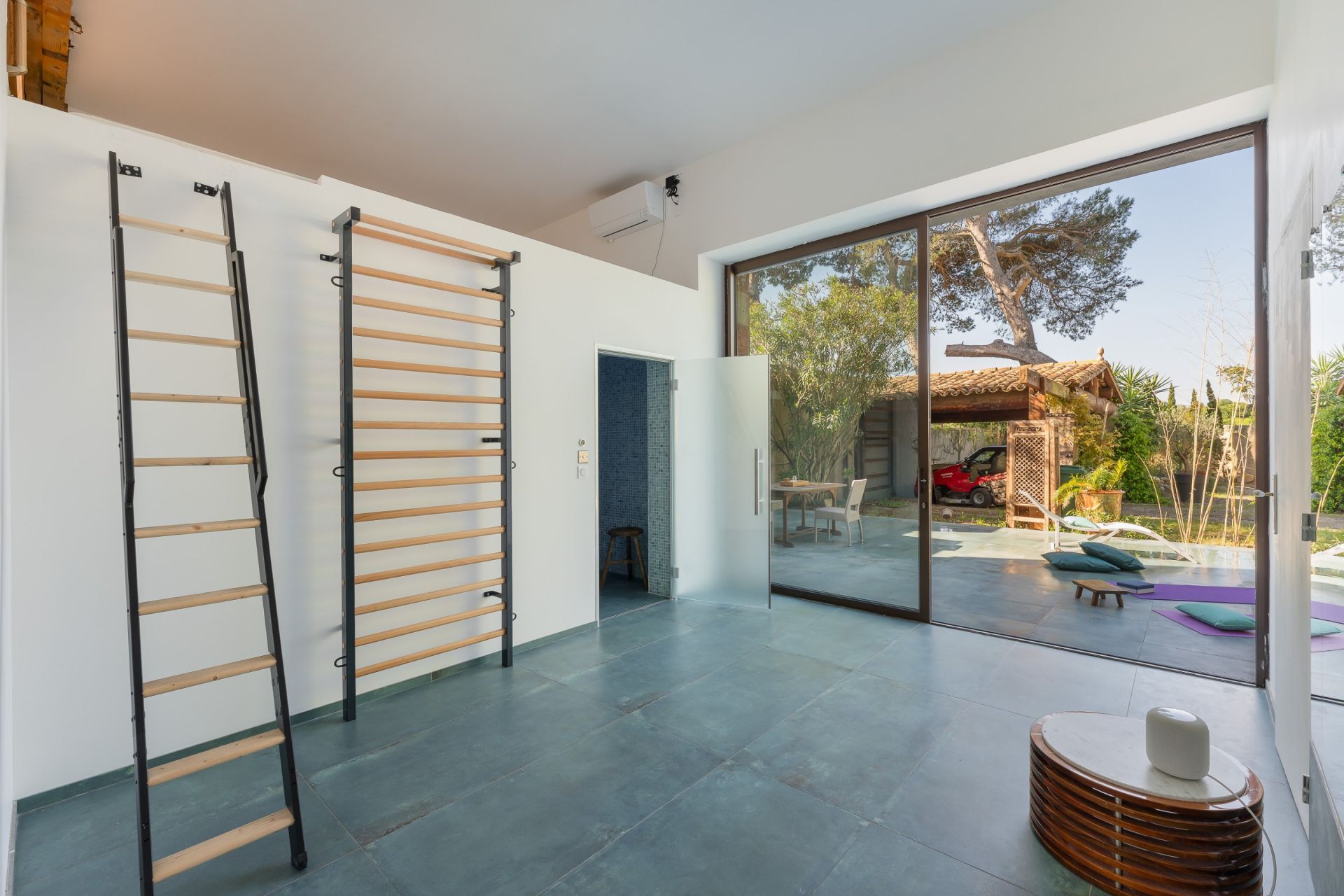 luxury house 6 Rooms for sale on BEZIERS (34500)