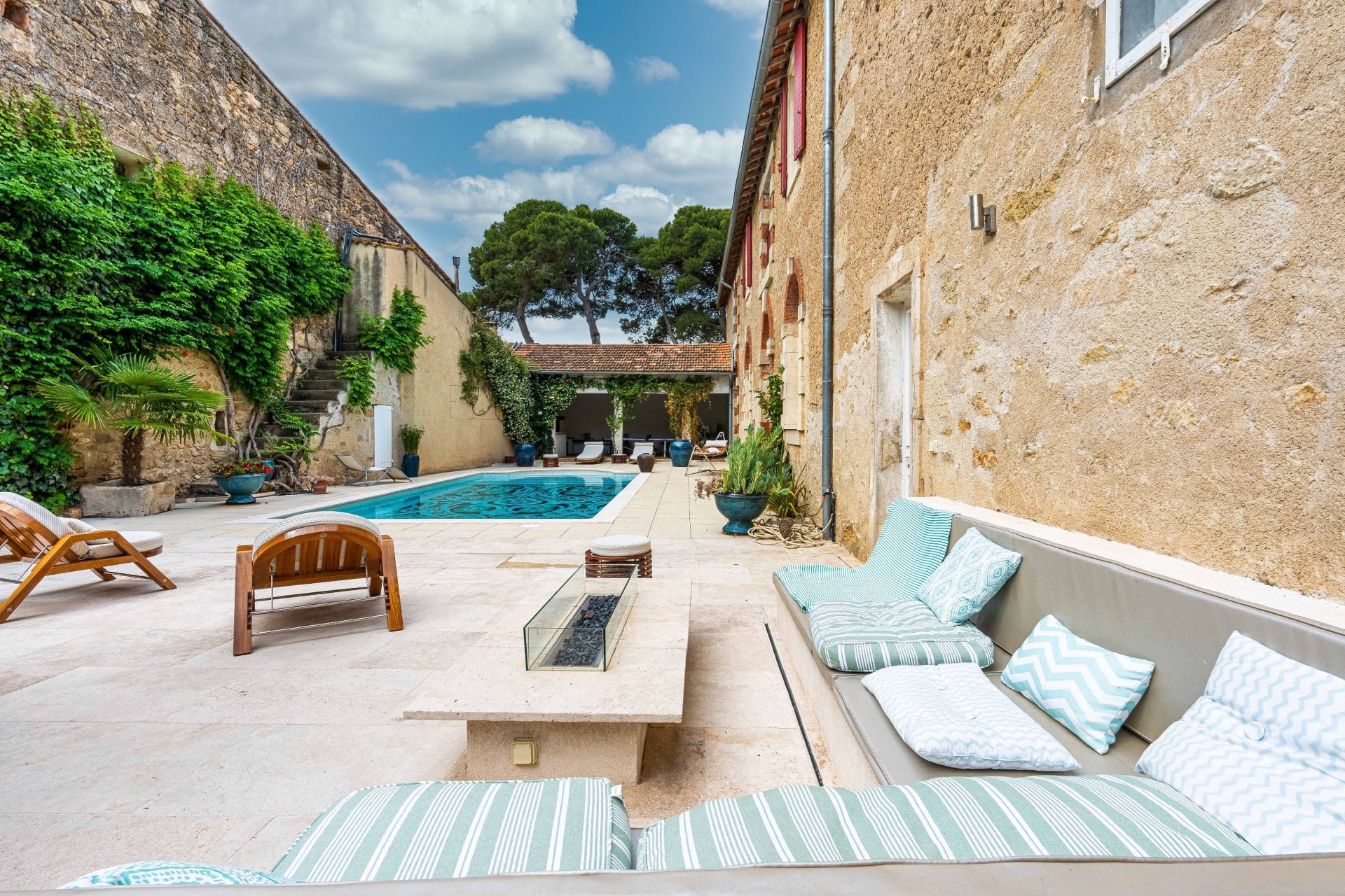 luxury house 5 Rooms for sale on BEZIERS (34500)