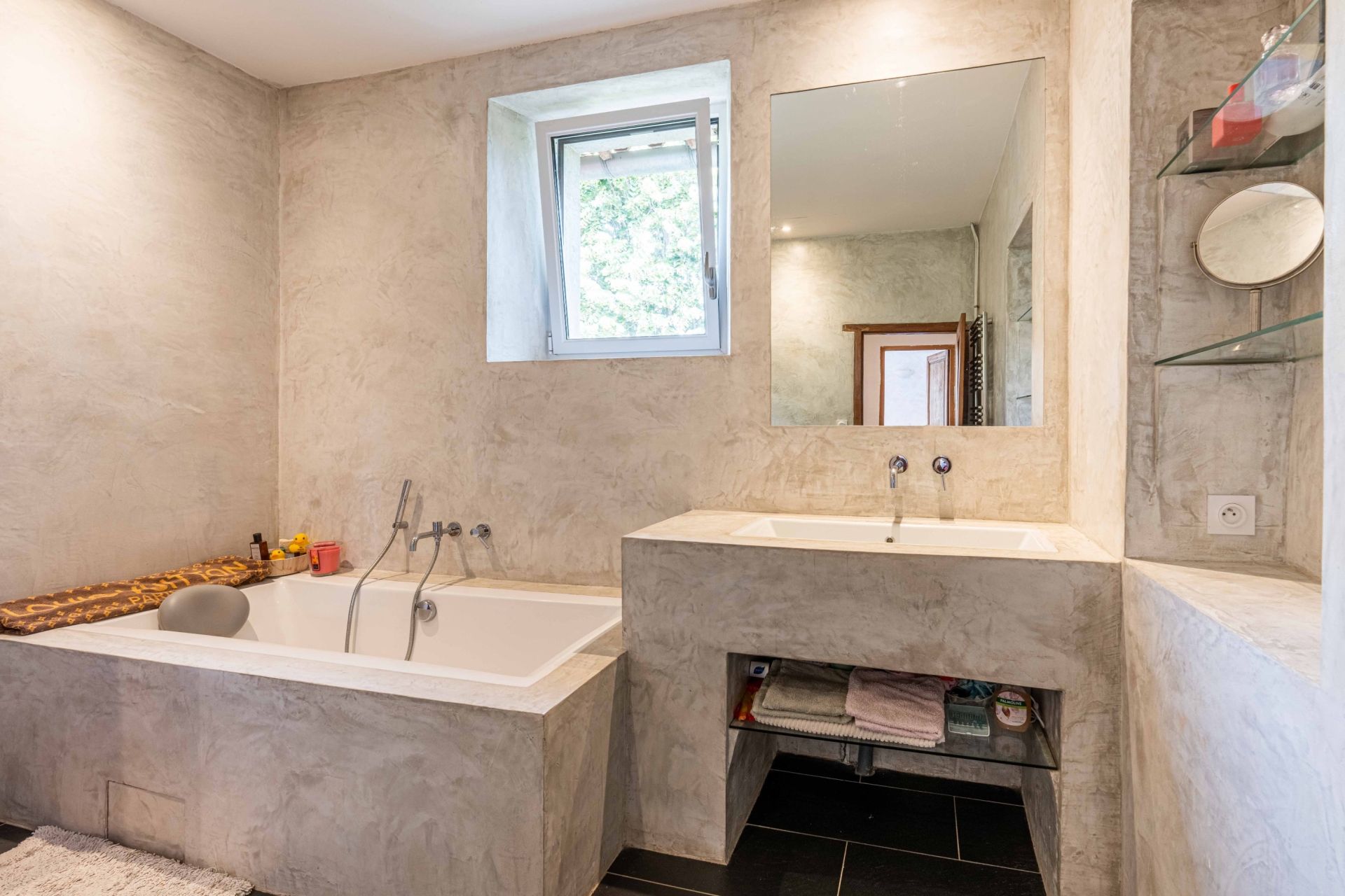 luxury house 5 Rooms for sale on BEZIERS (34500)