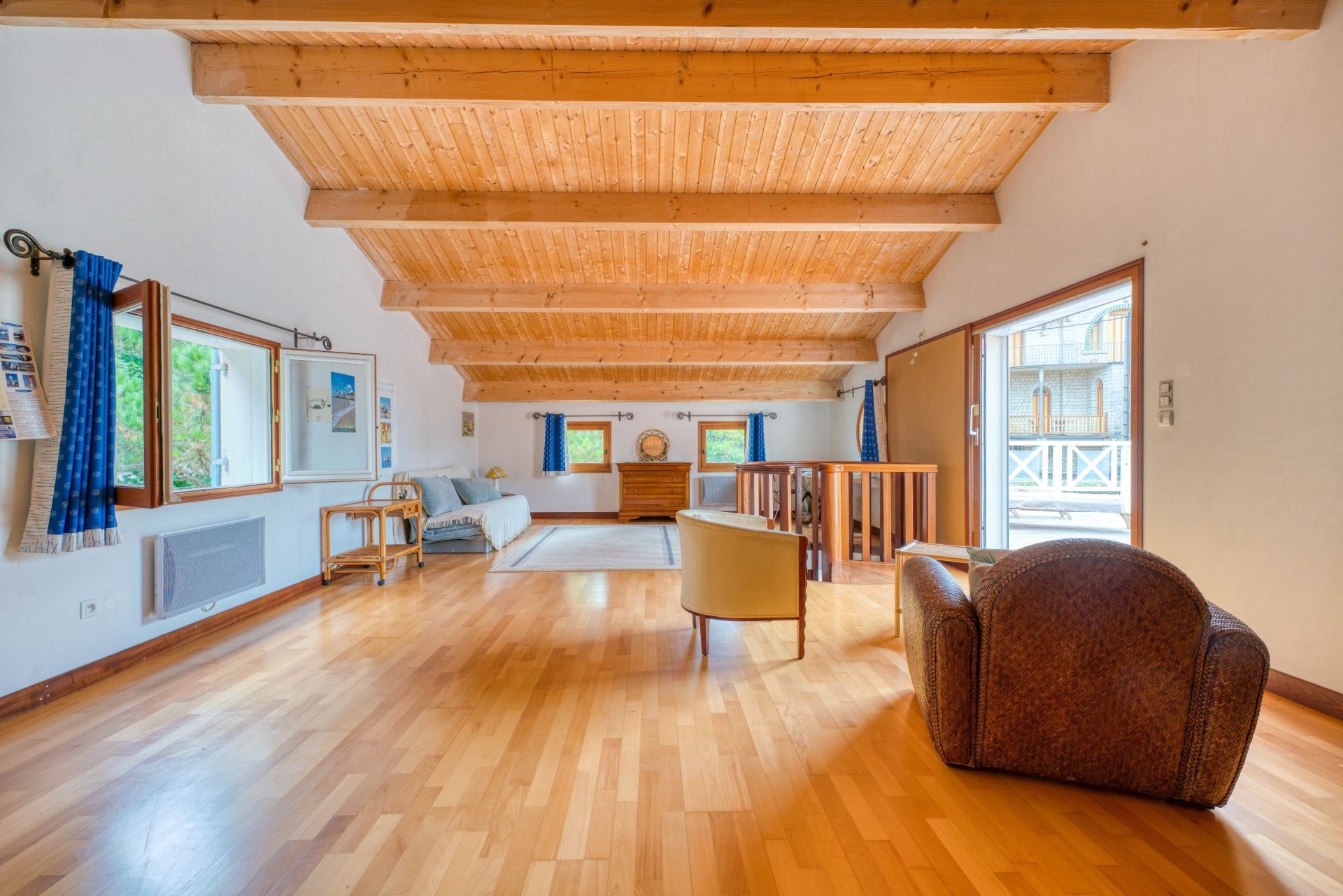 luxury house 9 Rooms for sale on ST PALAIS SUR MER (17420)