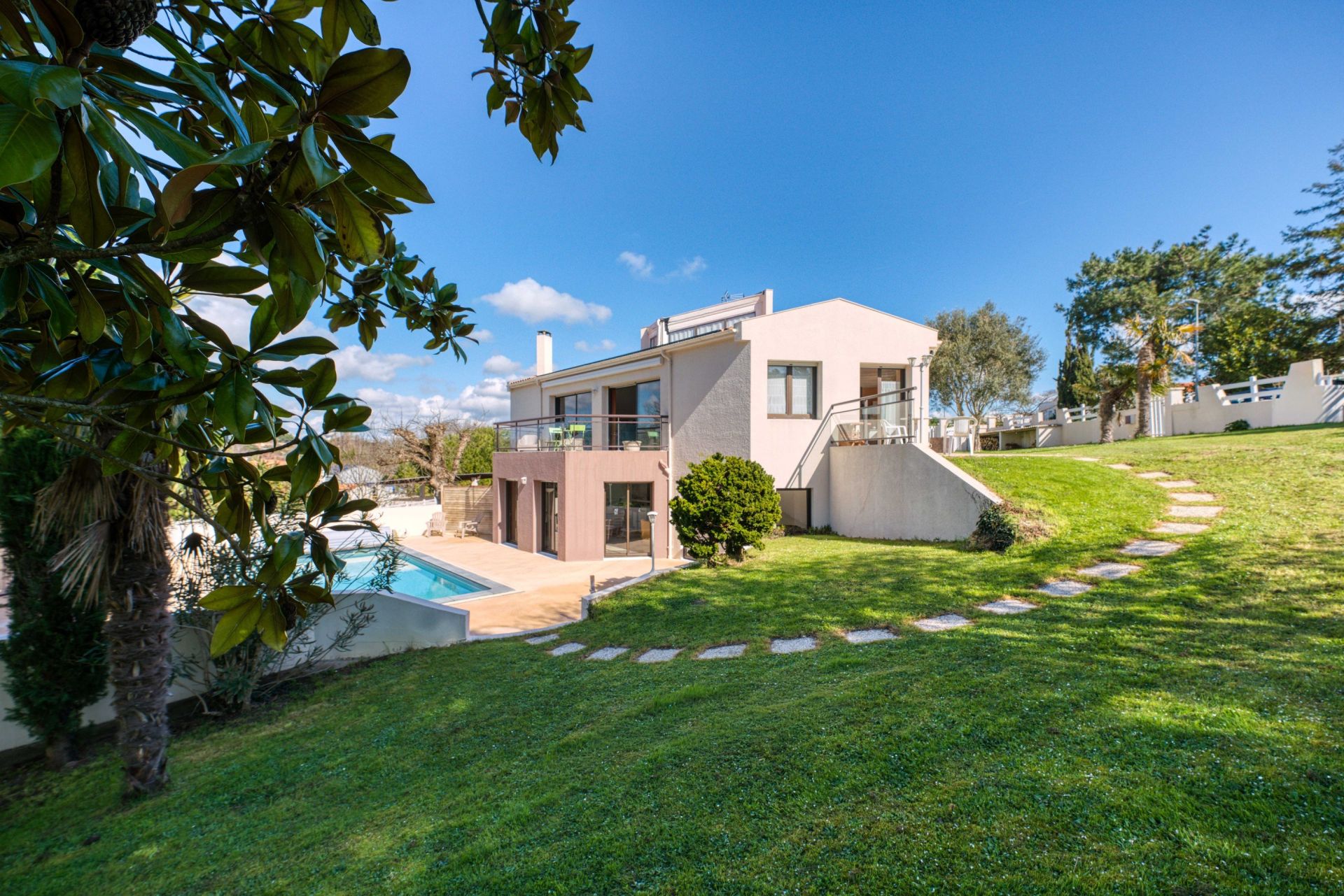 maison de luxe 10 Pièces en vente sur ST PALAIS SUR MER (17420)