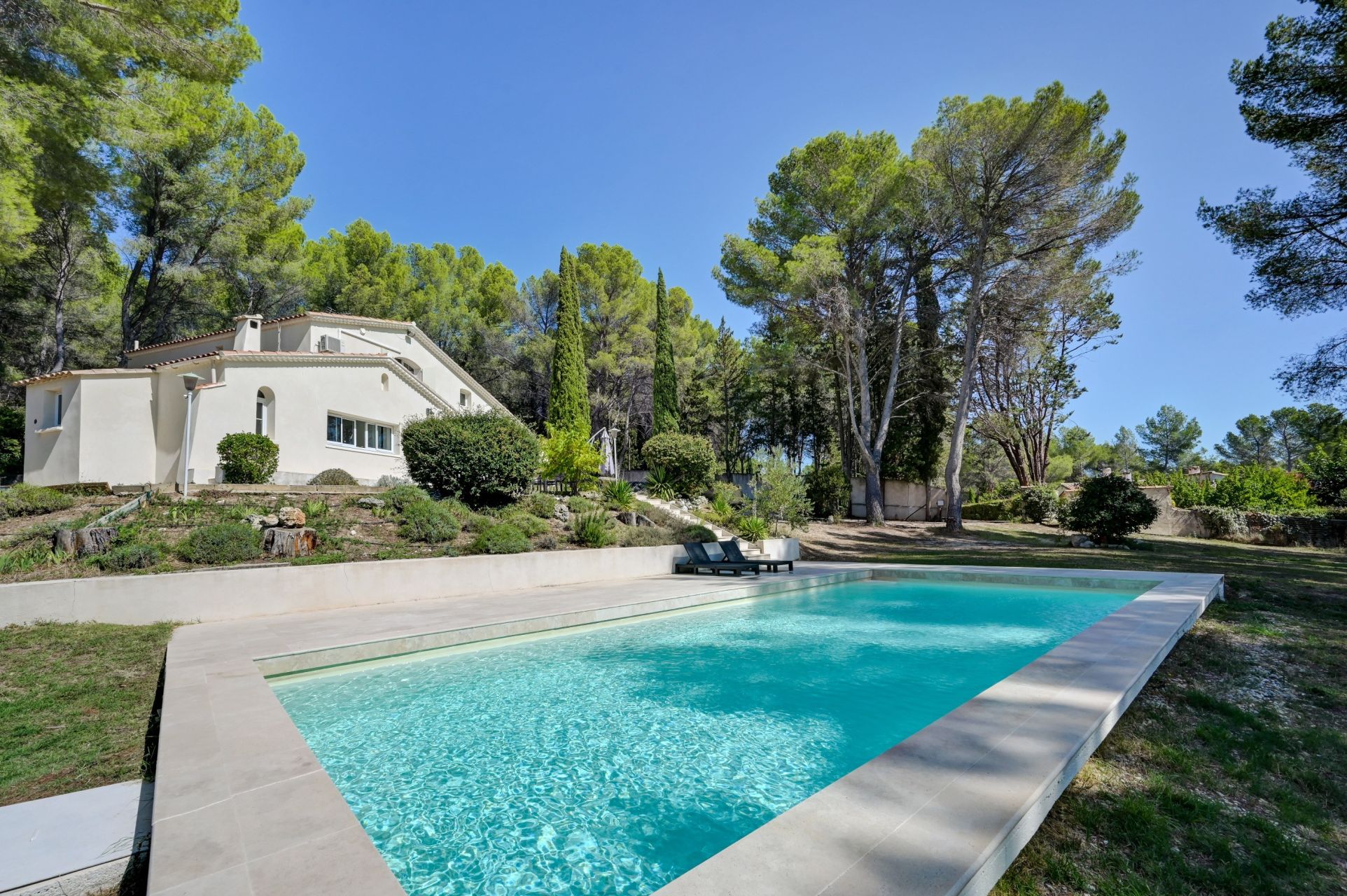 maison de luxe 6 Pièces en vente sur EGUILLES (13510)