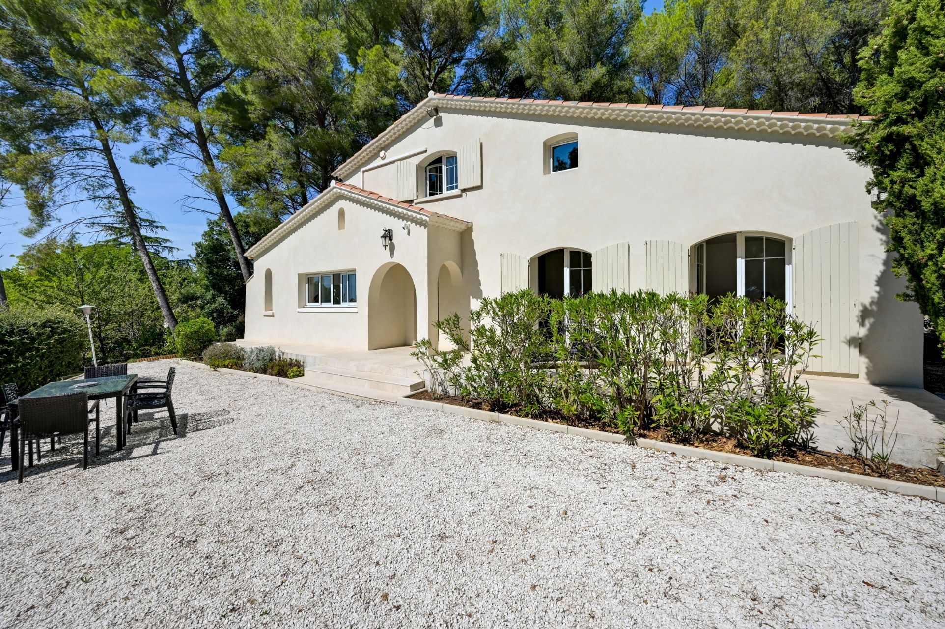 maison de luxe 6 Pièces en vente sur EGUILLES (13510)