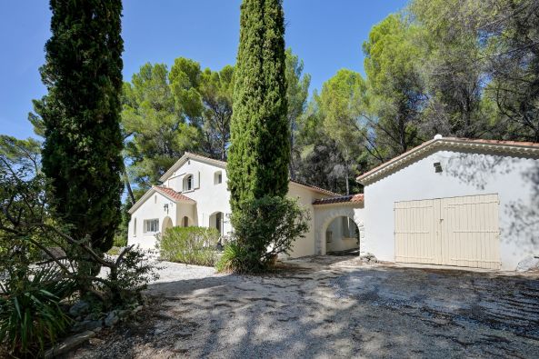 Sale Luxury house Éguilles 6&nbsp;Rooms 164&nbsp;m²