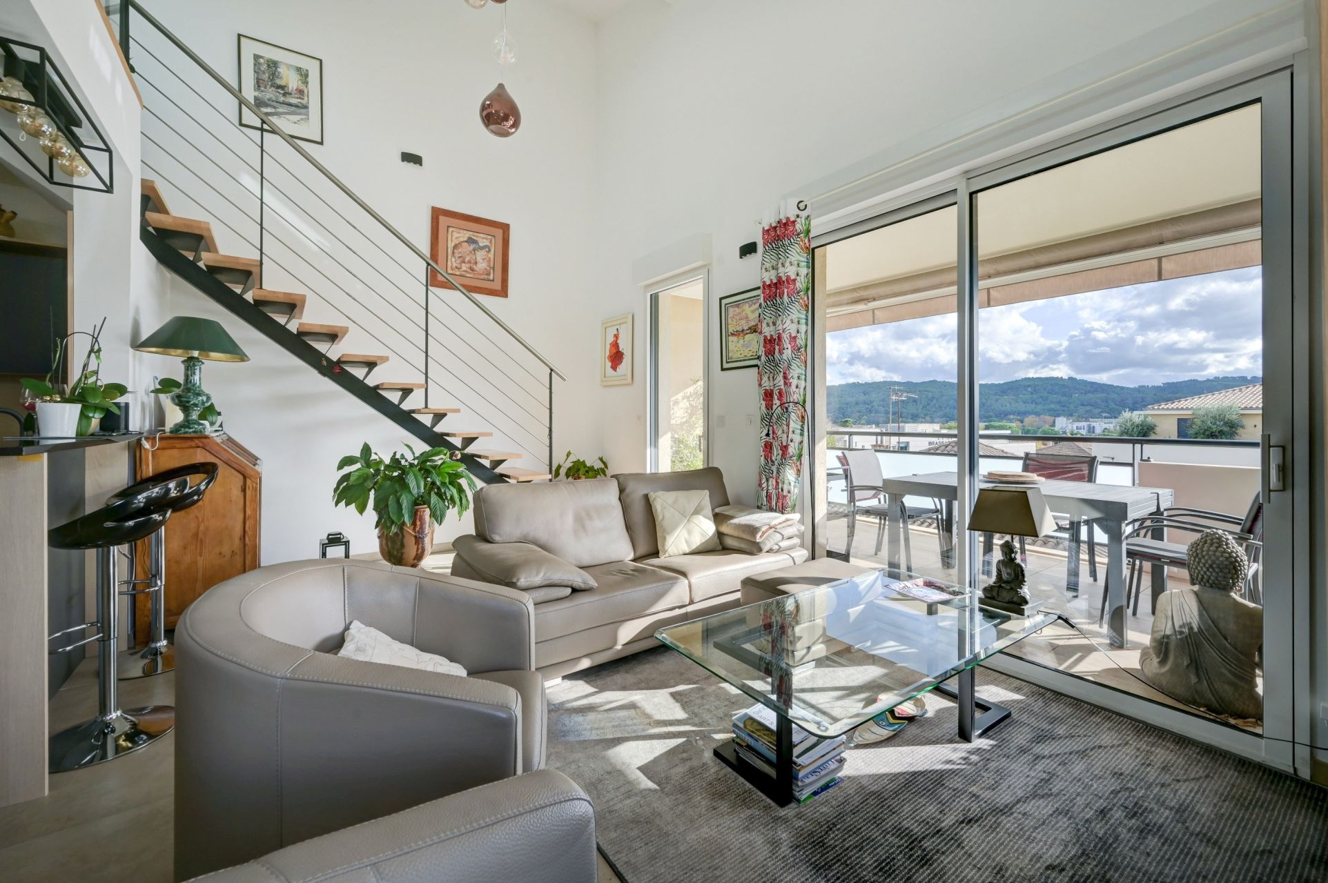 luxury apartment 4 Rooms for sale on AIX EN PROVENCE (13090)
