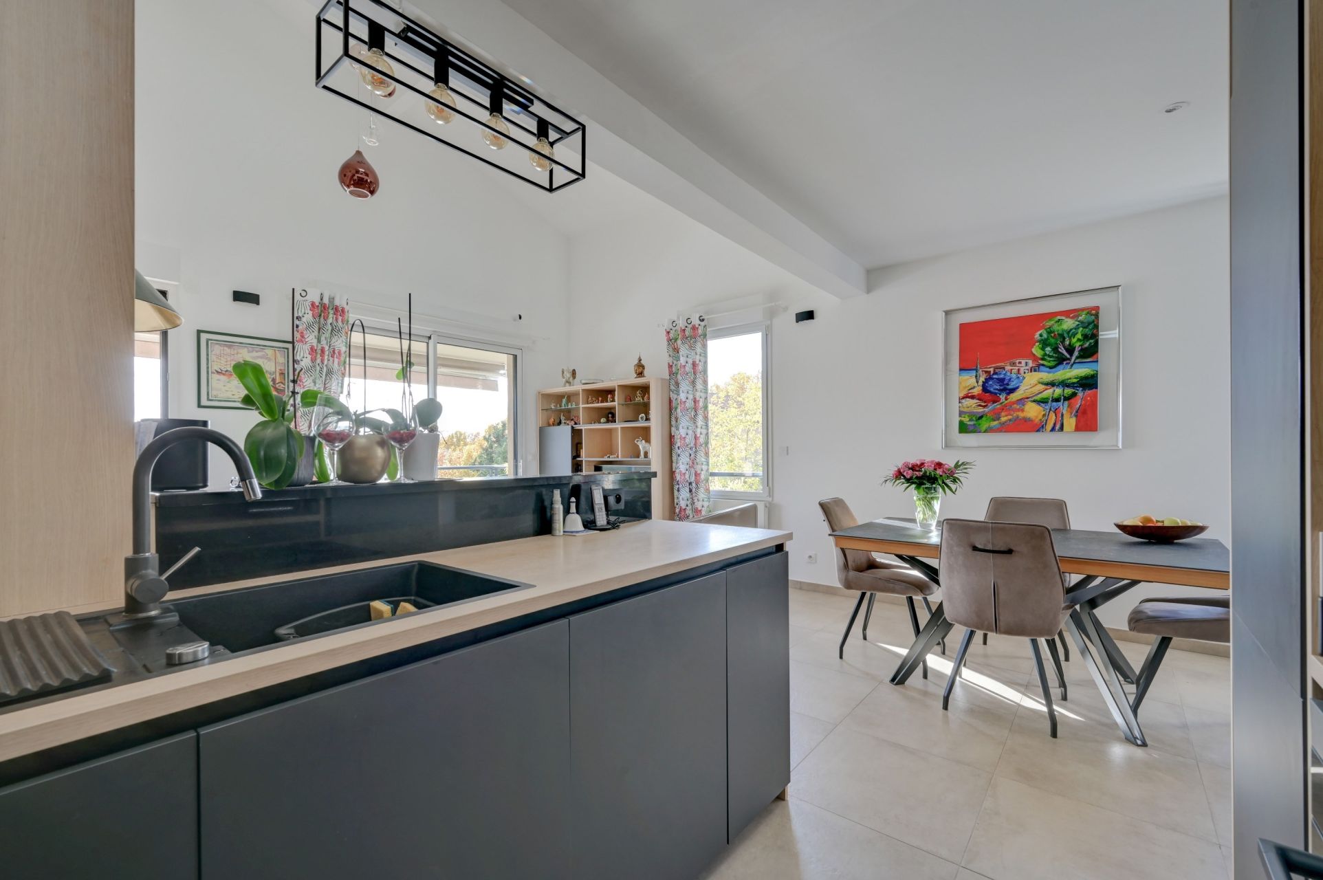 luxury apartment 4 Rooms for sale on AIX EN PROVENCE (13090)