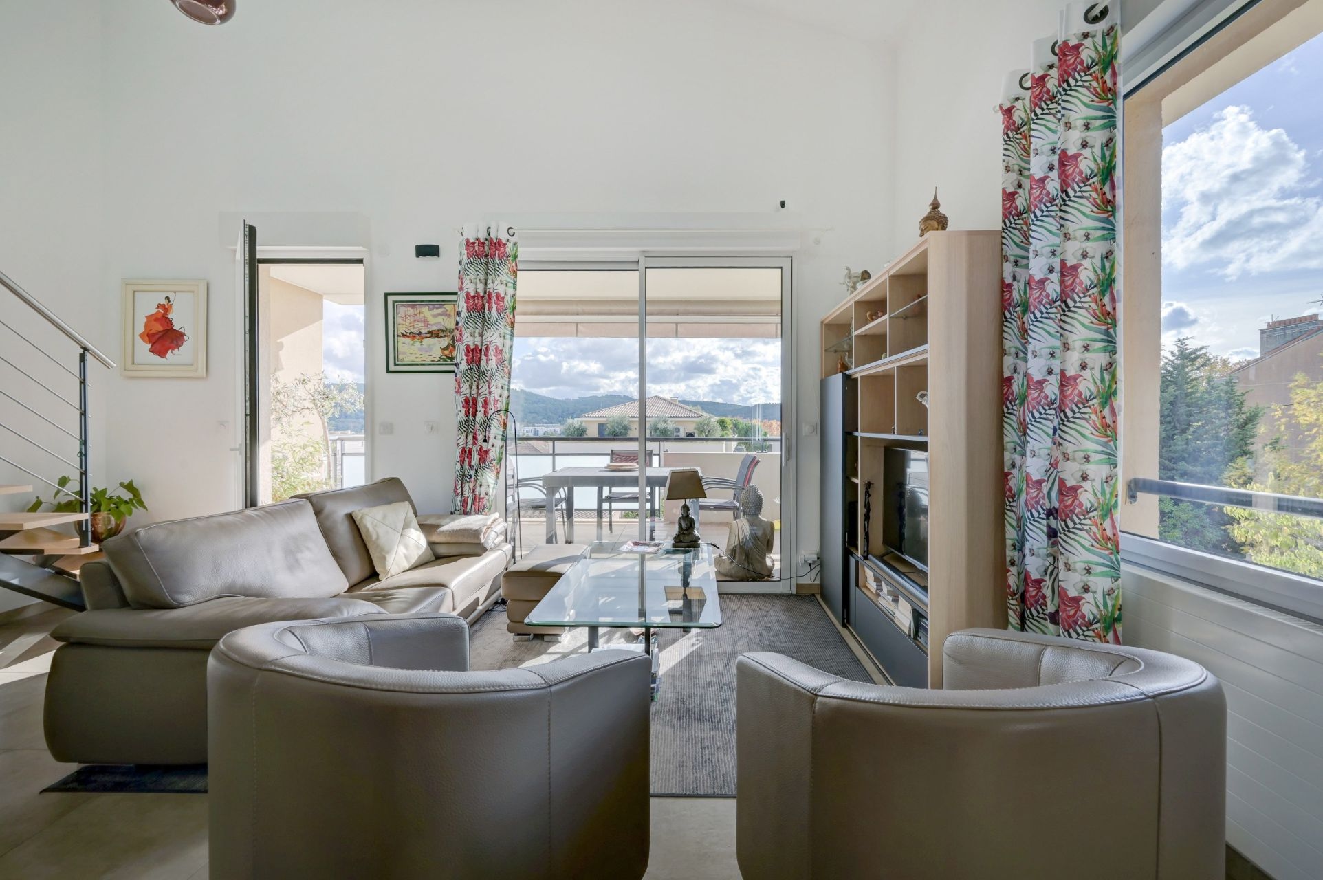 luxury apartment 4 Rooms for sale on AIX EN PROVENCE (13090)