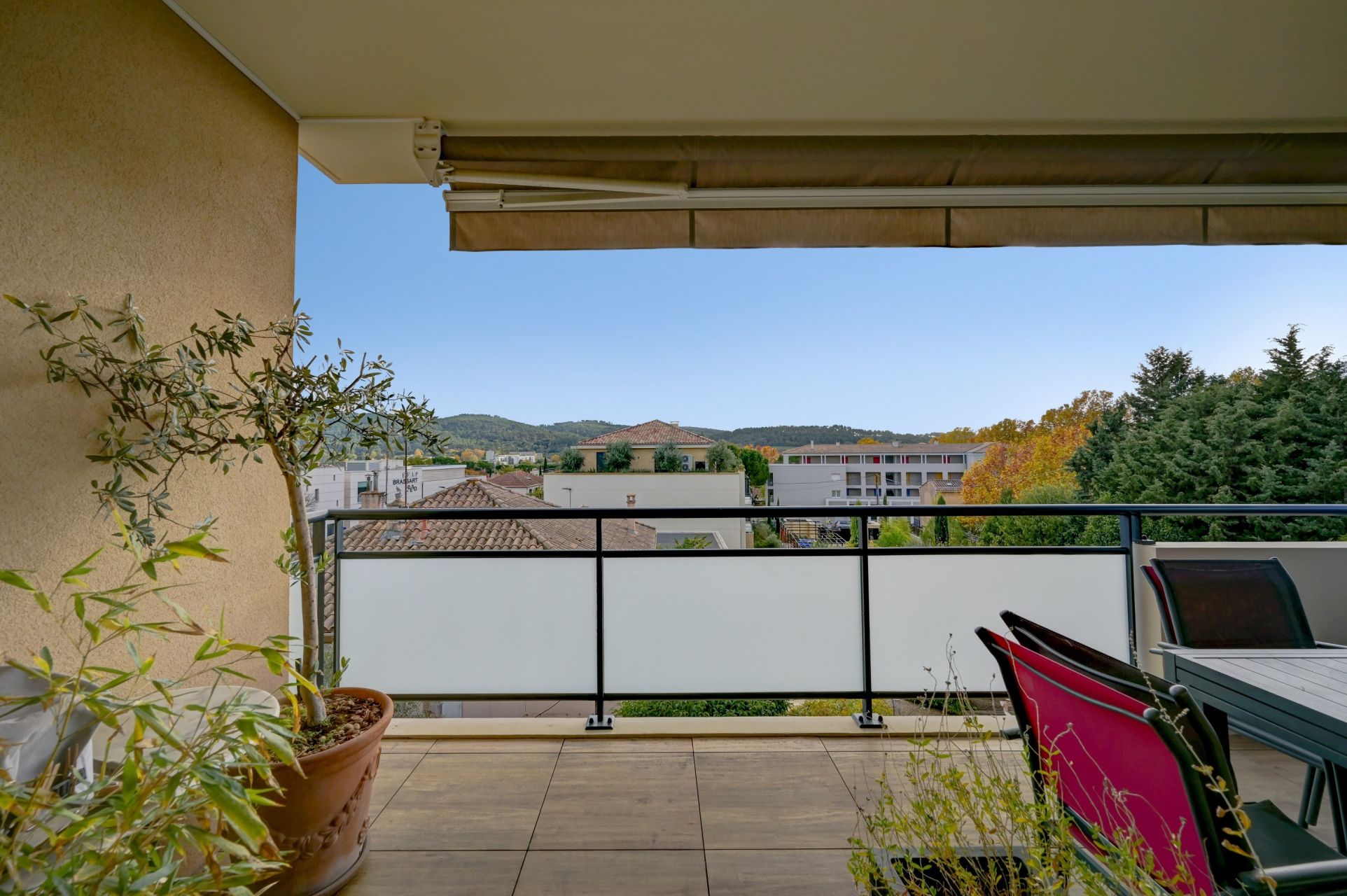 luxury apartment 4 Rooms for sale on AIX EN PROVENCE (13090)