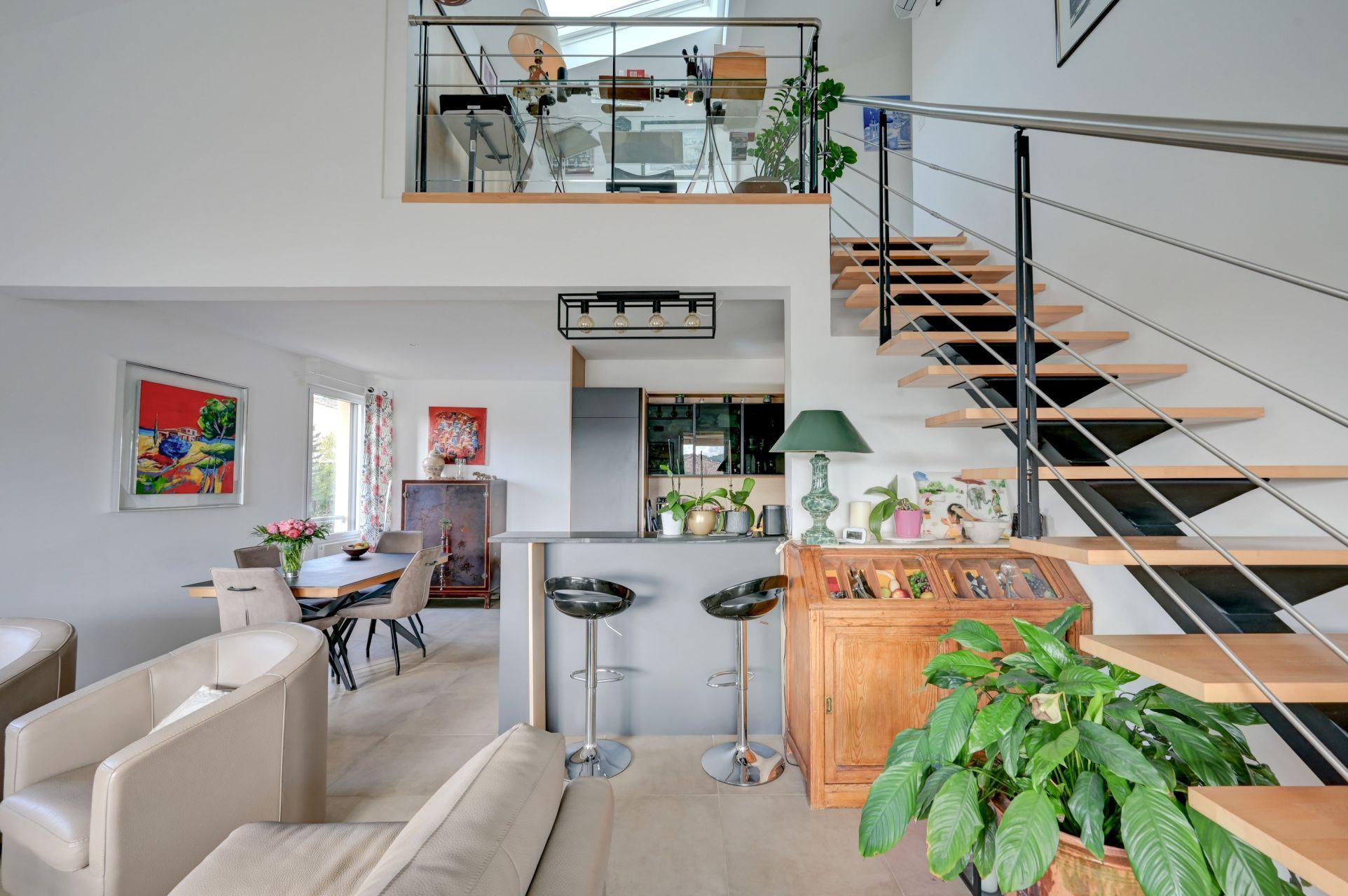 luxury apartment 4 Rooms for sale on AIX EN PROVENCE (13090)