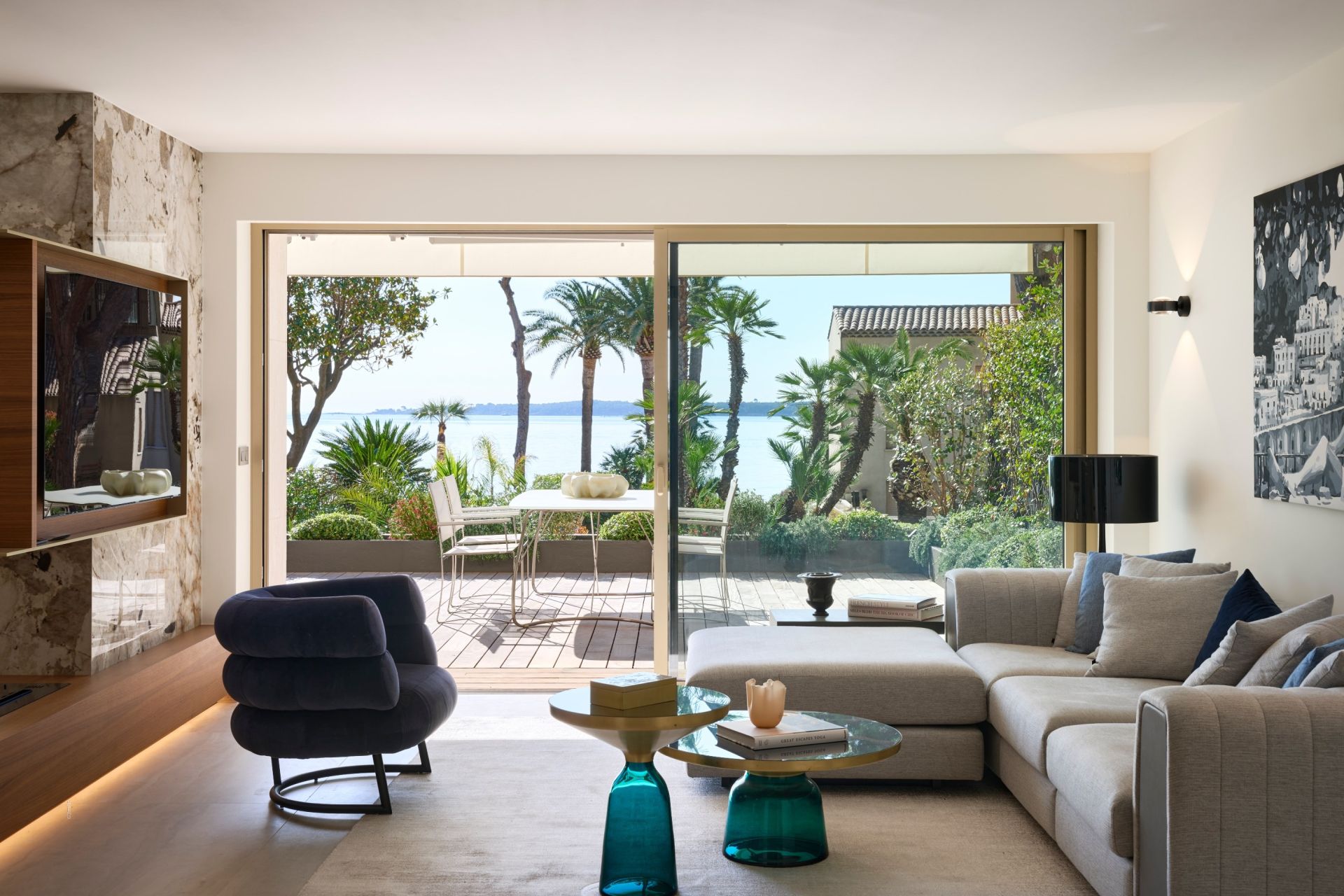luxury apartment 3 Rooms for sale on CANNES (06400)